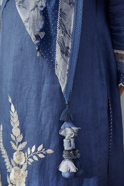 Neeli Gauraiya Akashi Scarf