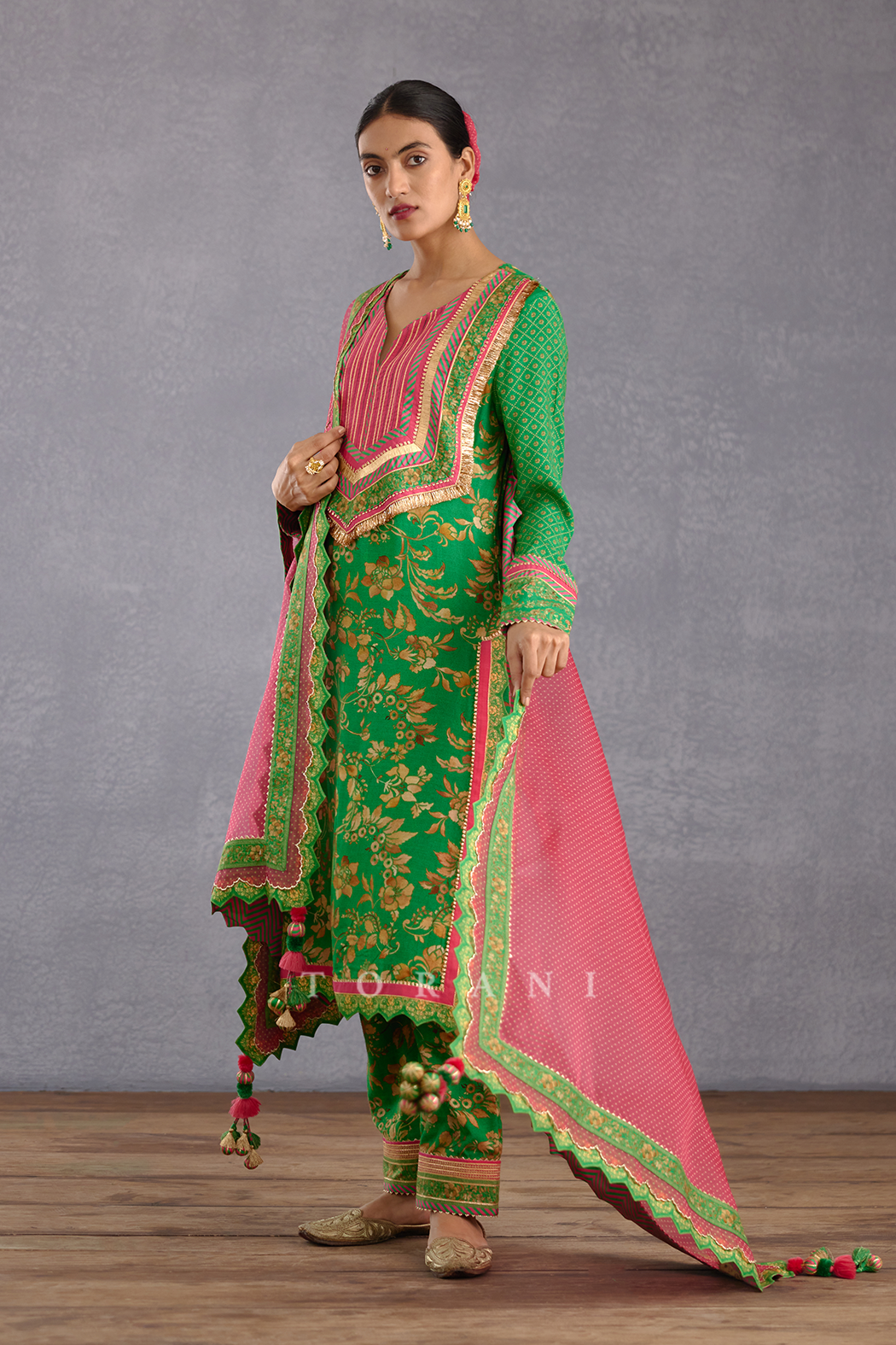 Rang Raas Tahmina Odhni