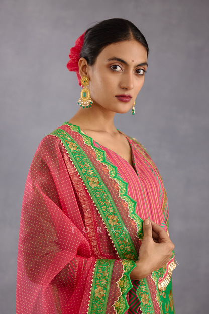 Rang Raas Tahmina Odhni