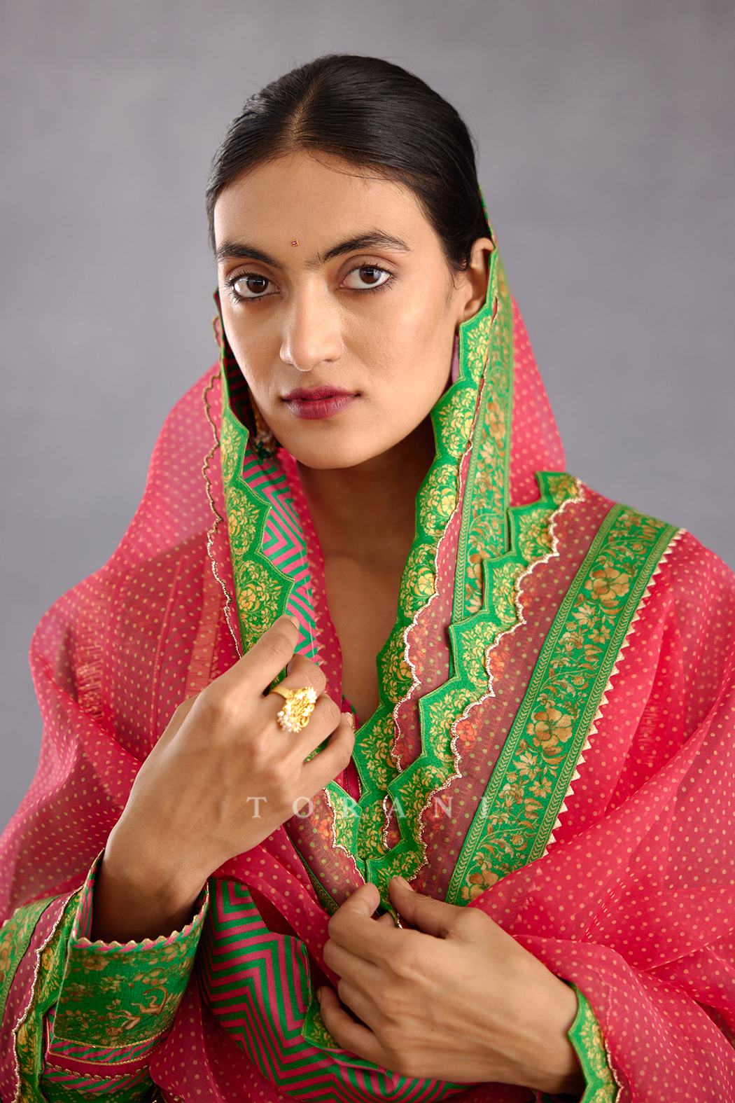 Rang Raas Tahmina Odhni