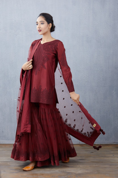 Mahogany Vedika Odhni