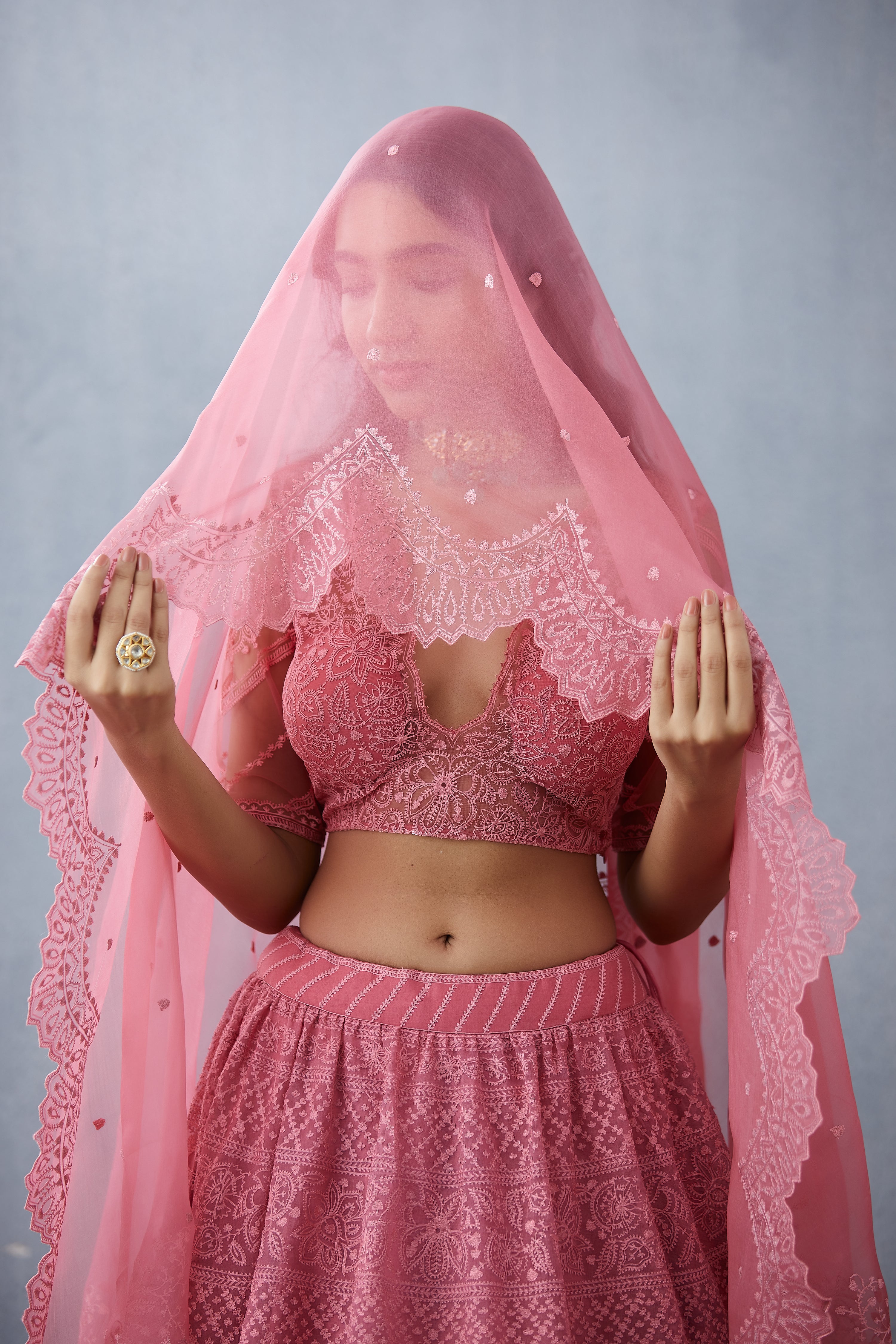 Gulaab Advaita Odhni