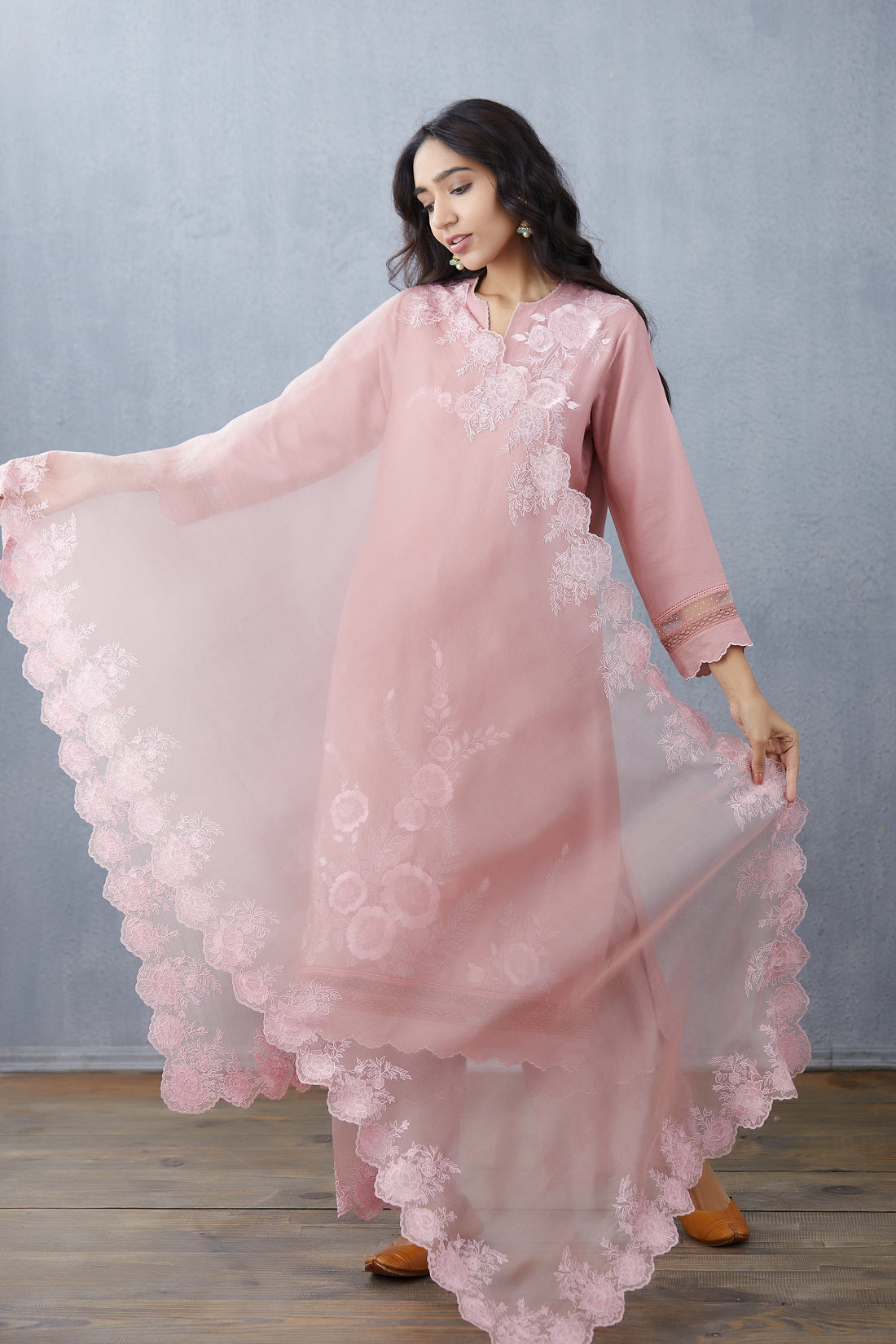 Gulbahar Naavya Odhni