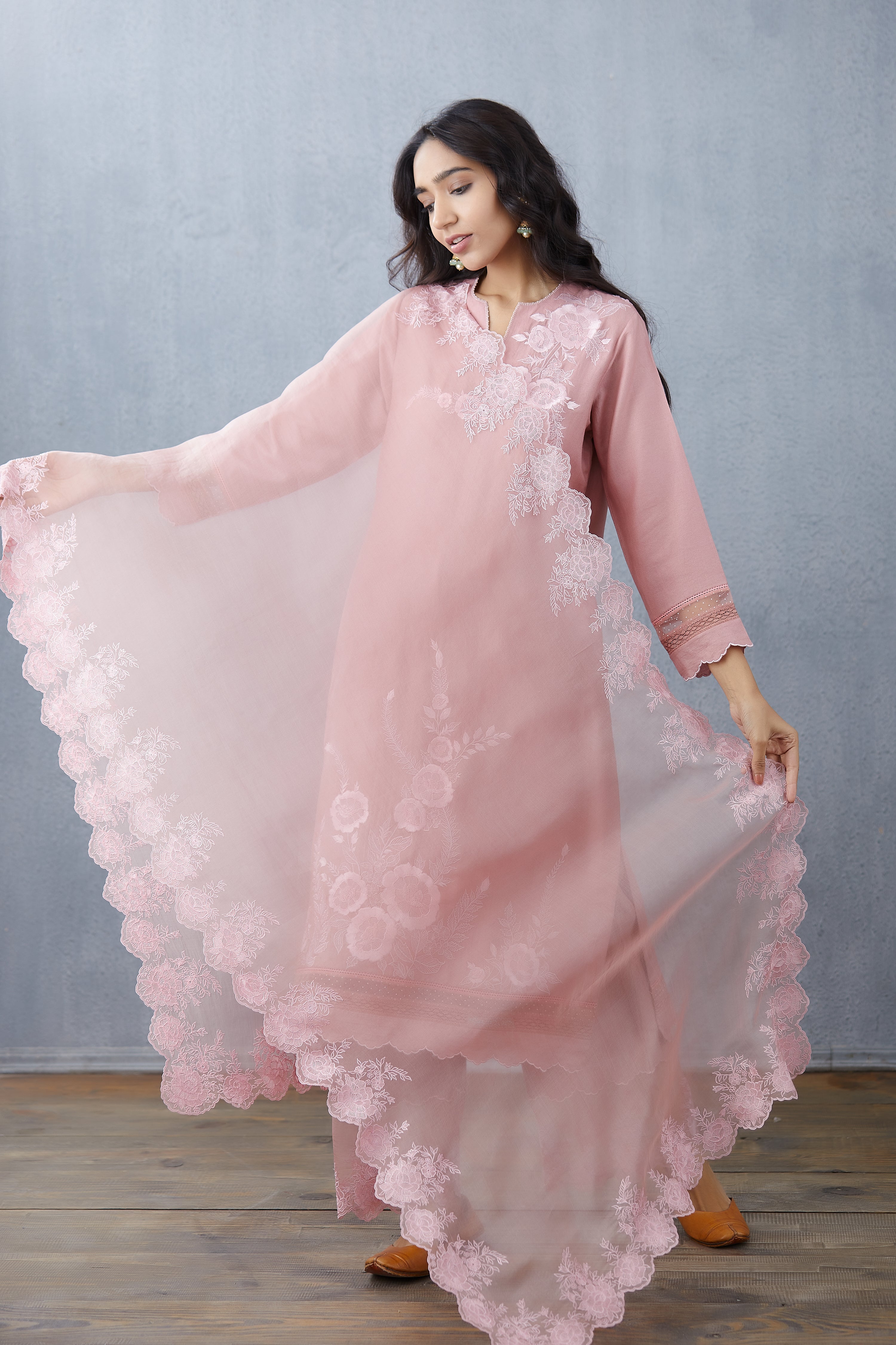 Gulbahar Naavya Odhni
