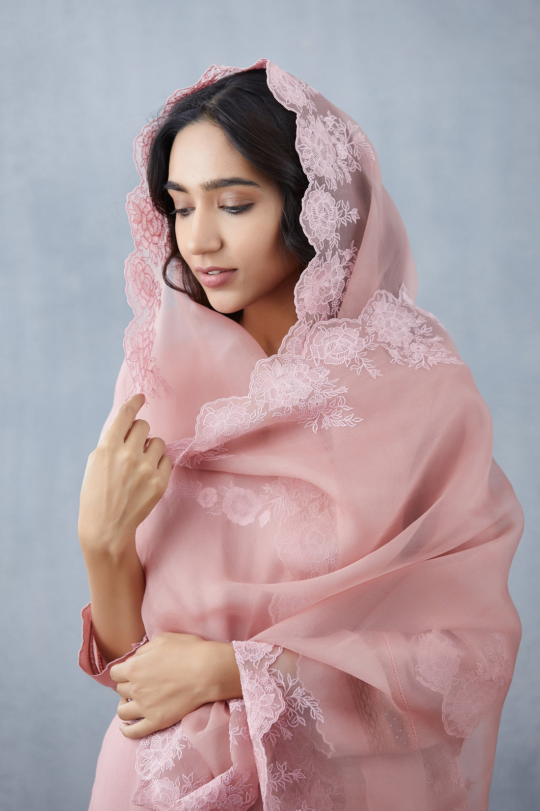 Gulbahar Naavya Odhni