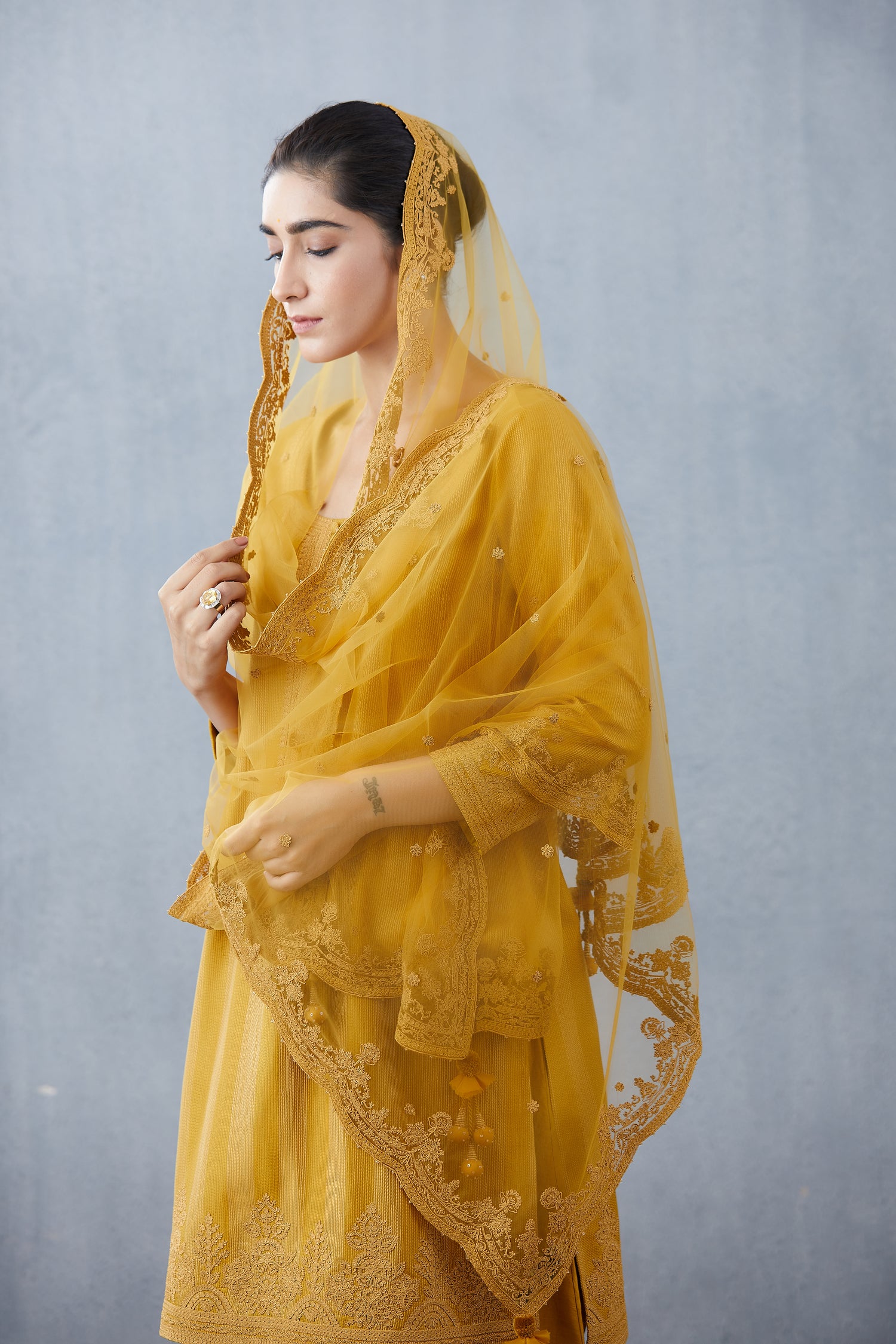 Sunehra Miriana Odhni