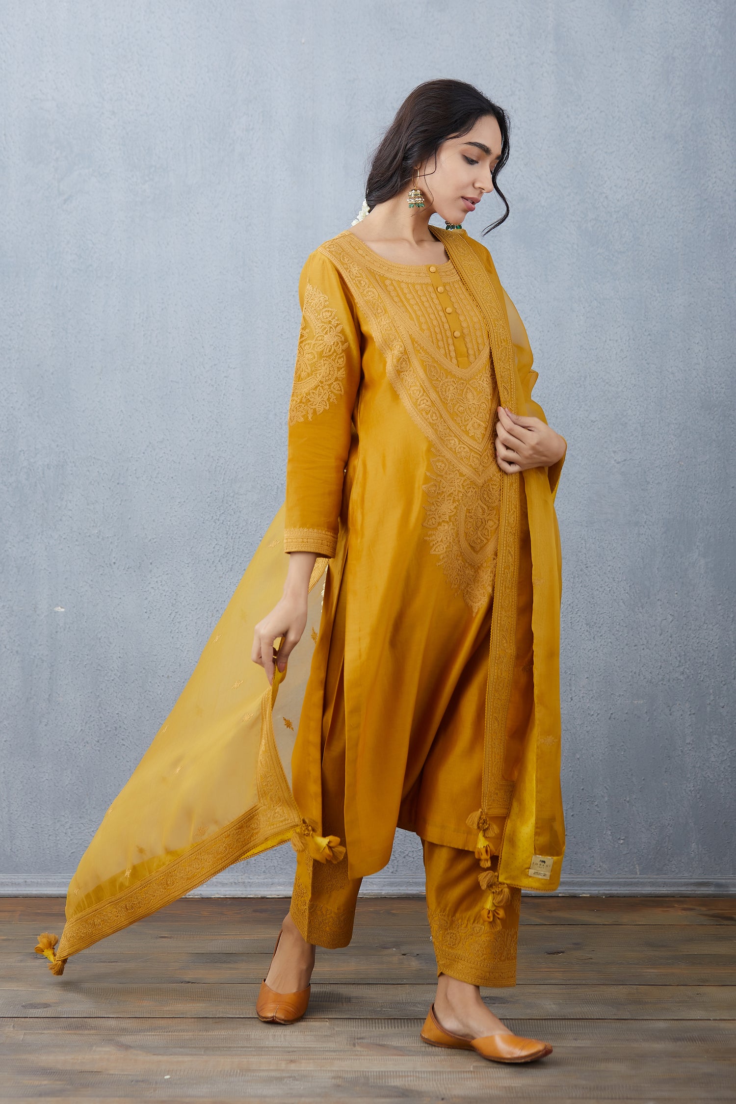 Sunehra Revaa Kurta Set