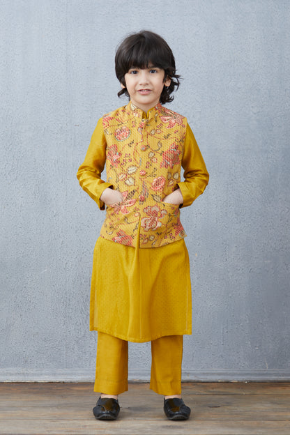 Sunehra Shravan Bandi Set