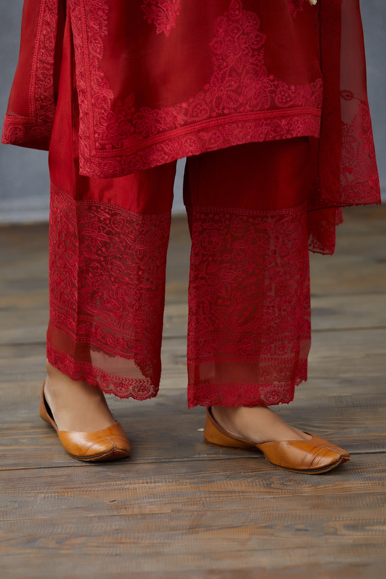 Surkh Aadrita Kurta Set