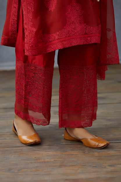Surkh Aadrita Kurta Set