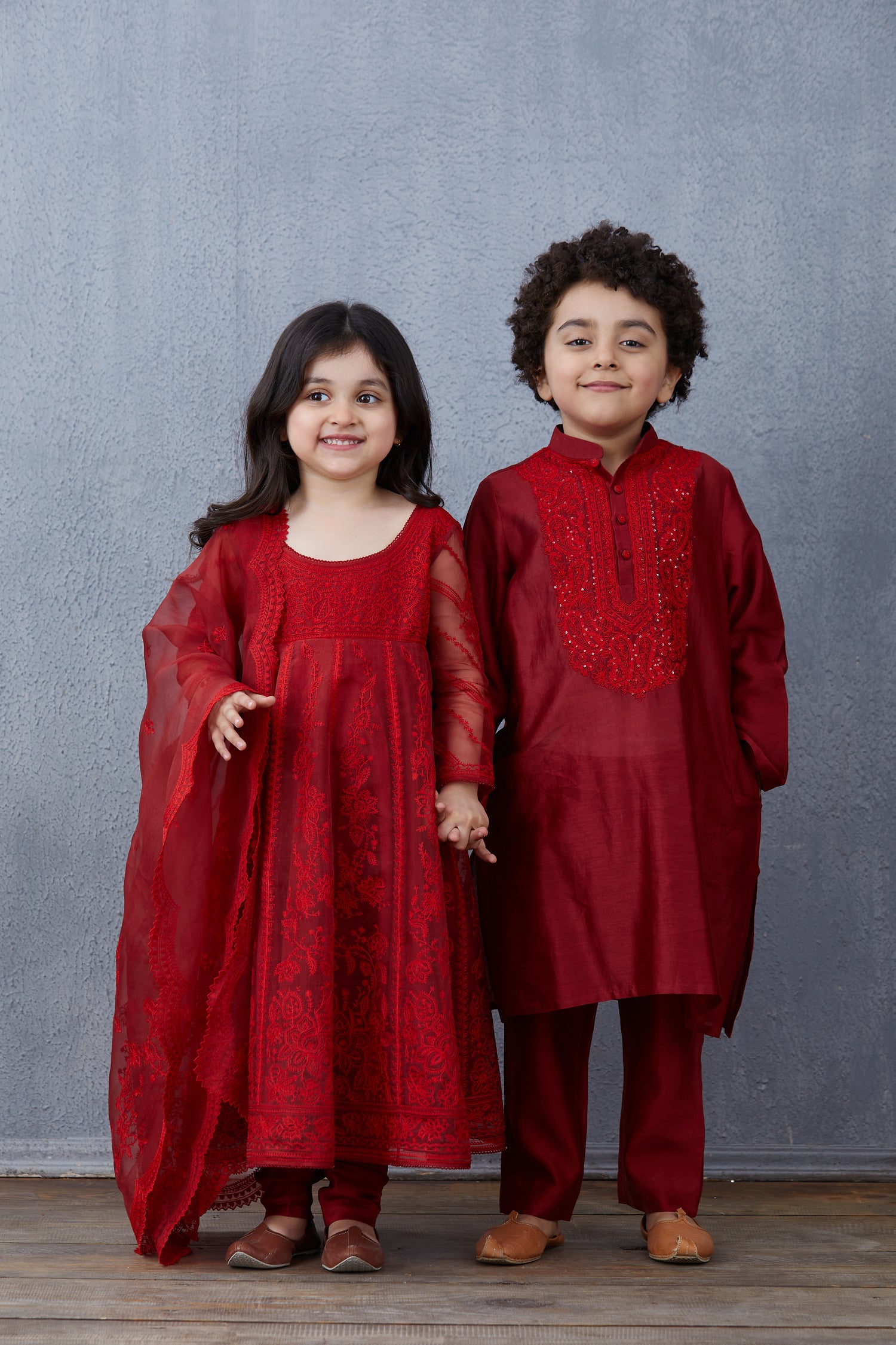 Surkh Paavni Kurta Set