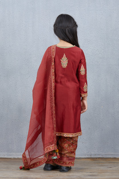 Gudhal Falgun Kurta Set