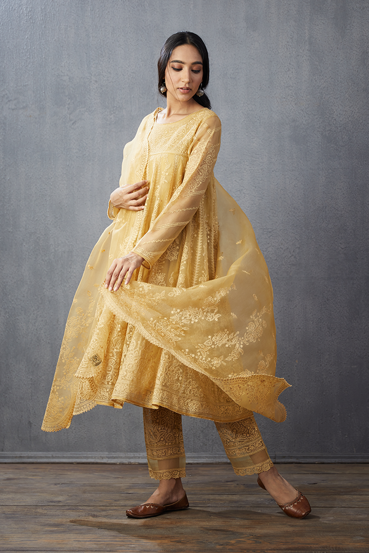 Sunehra Kalidaar Paavni Kurta Set