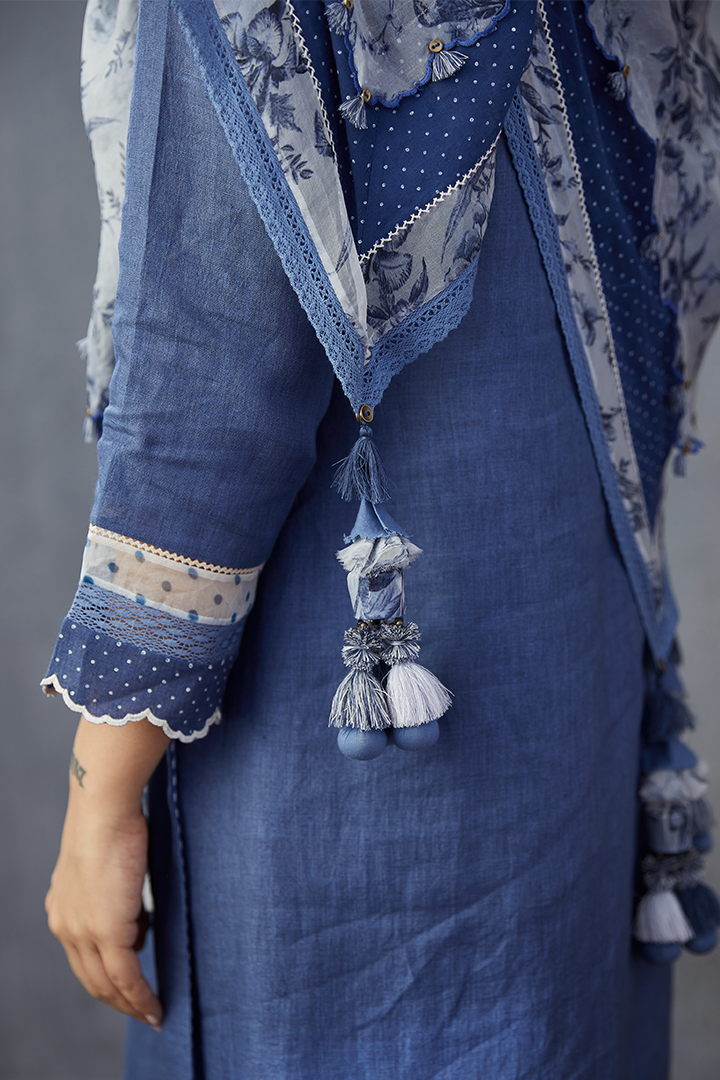 Neeli Gauraiya Akashi Scarf