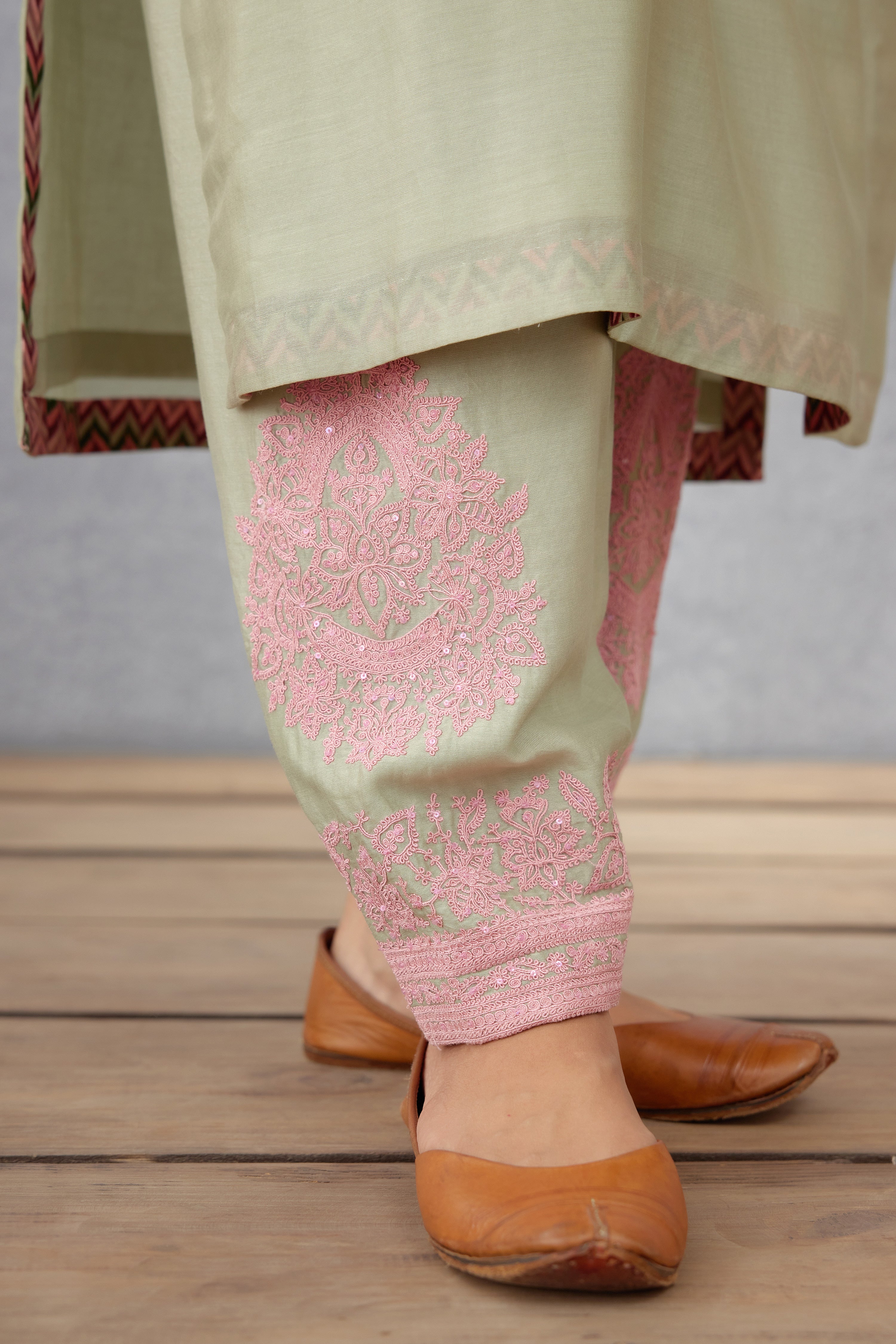 Kaner Jaituni Revaa Kurta Set