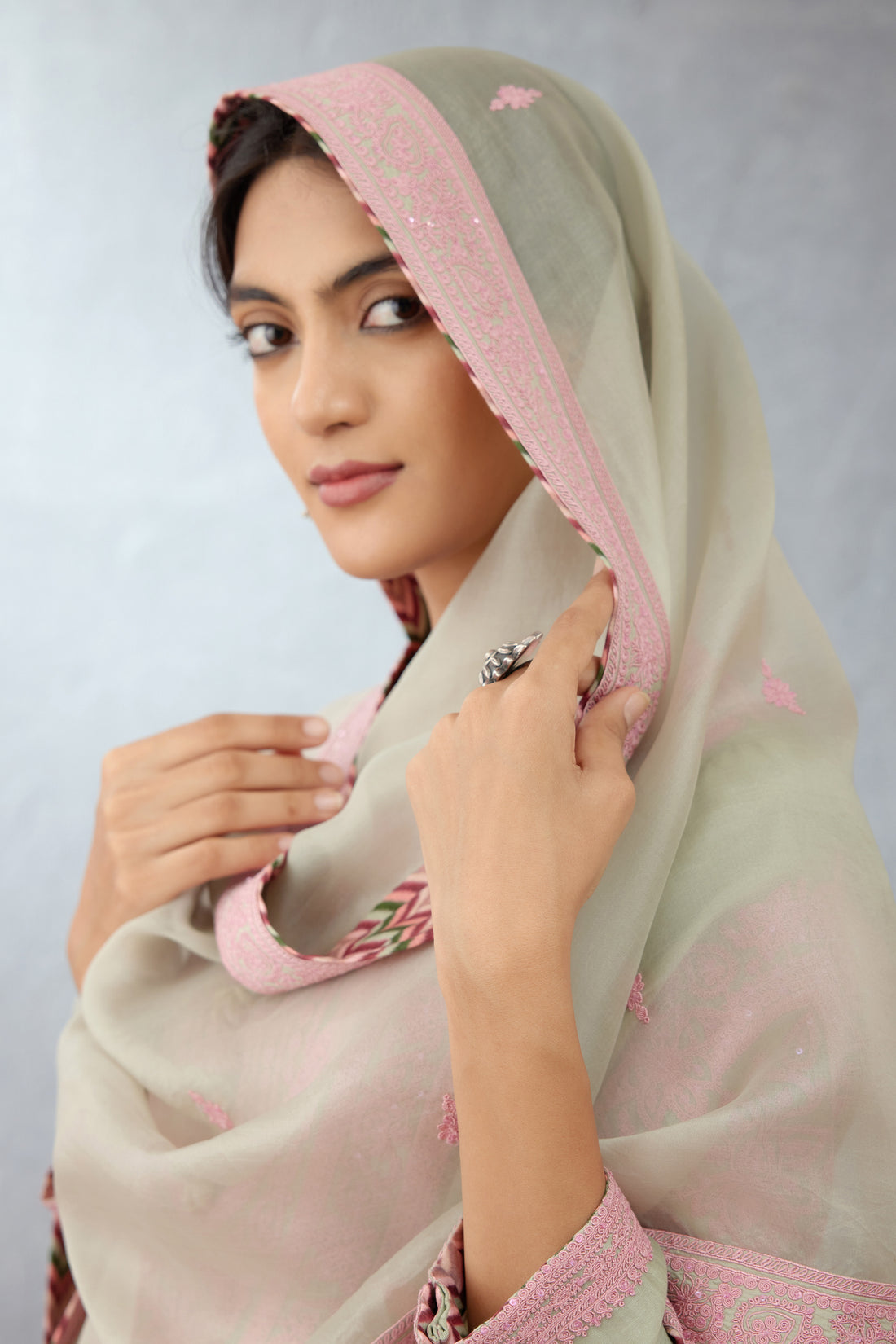 Kaner Jaituni Revaa Odhni