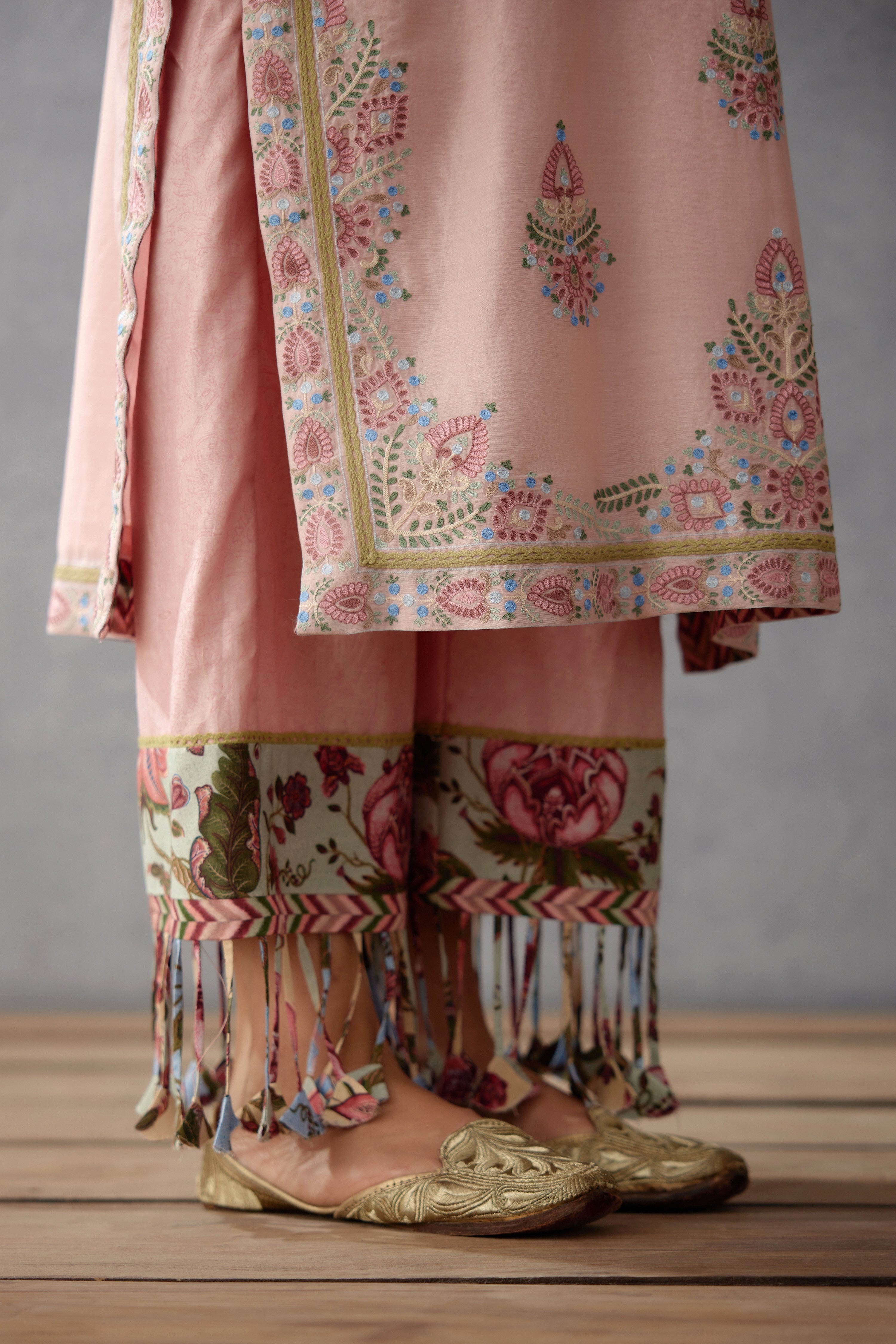 Kaner Falgun Kurta Set