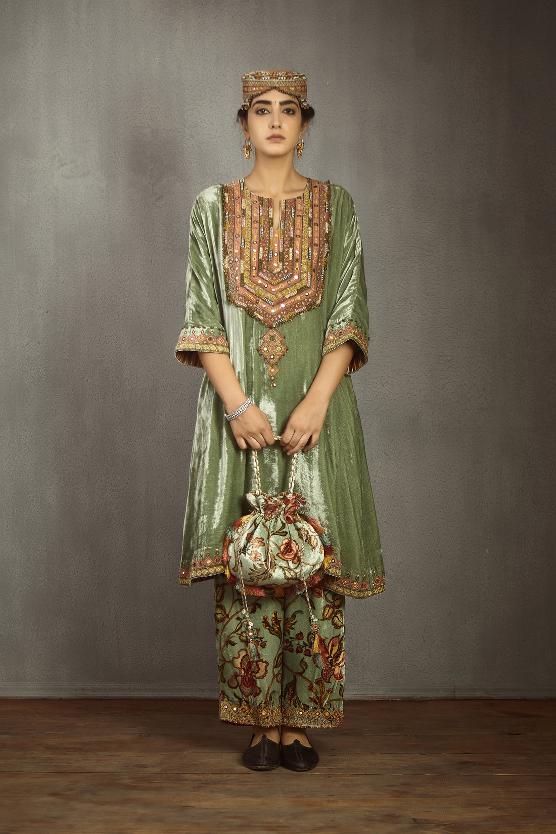 Champa Makhmal Sindhi Topi