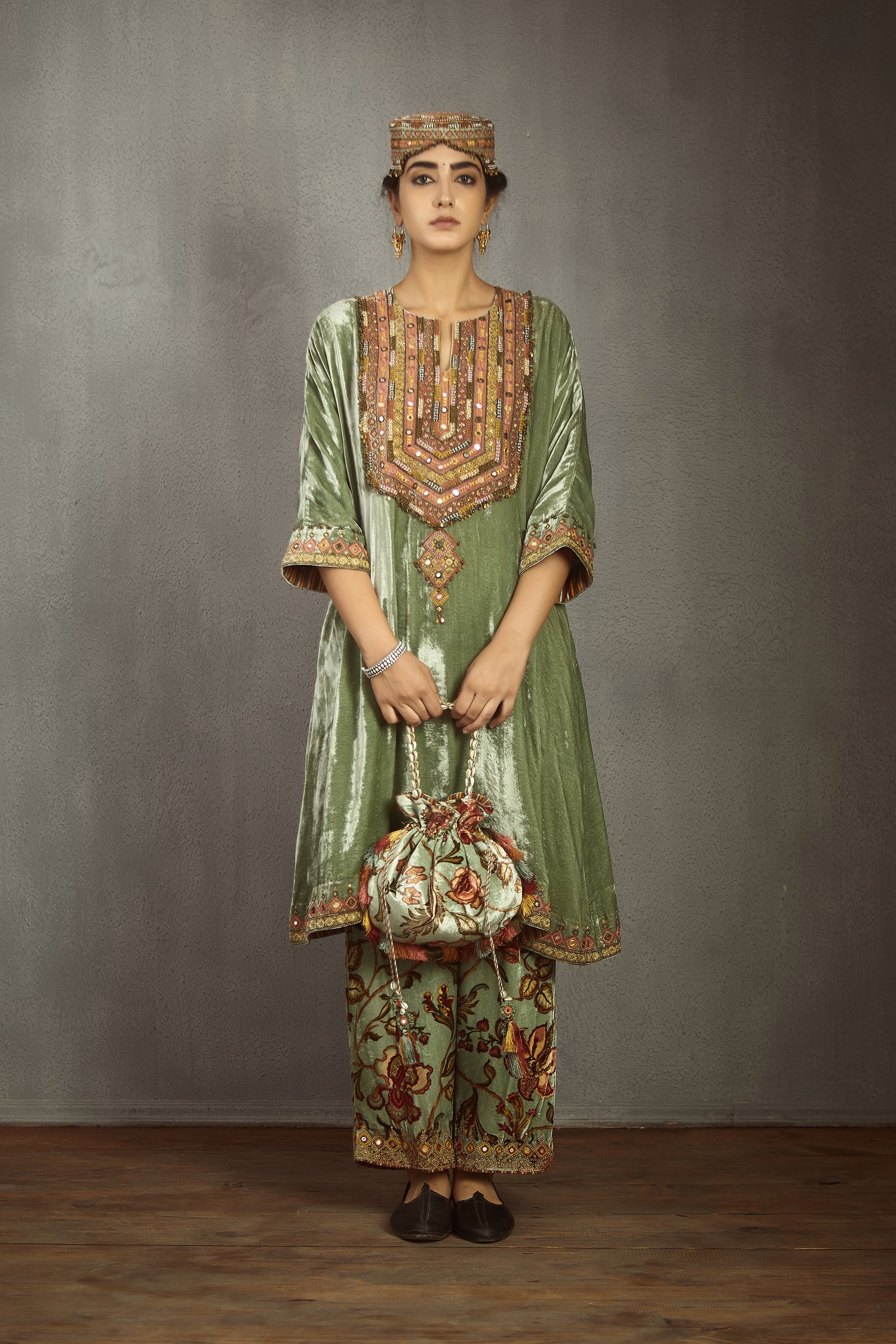 Champa Makhmal Sindhi Topi