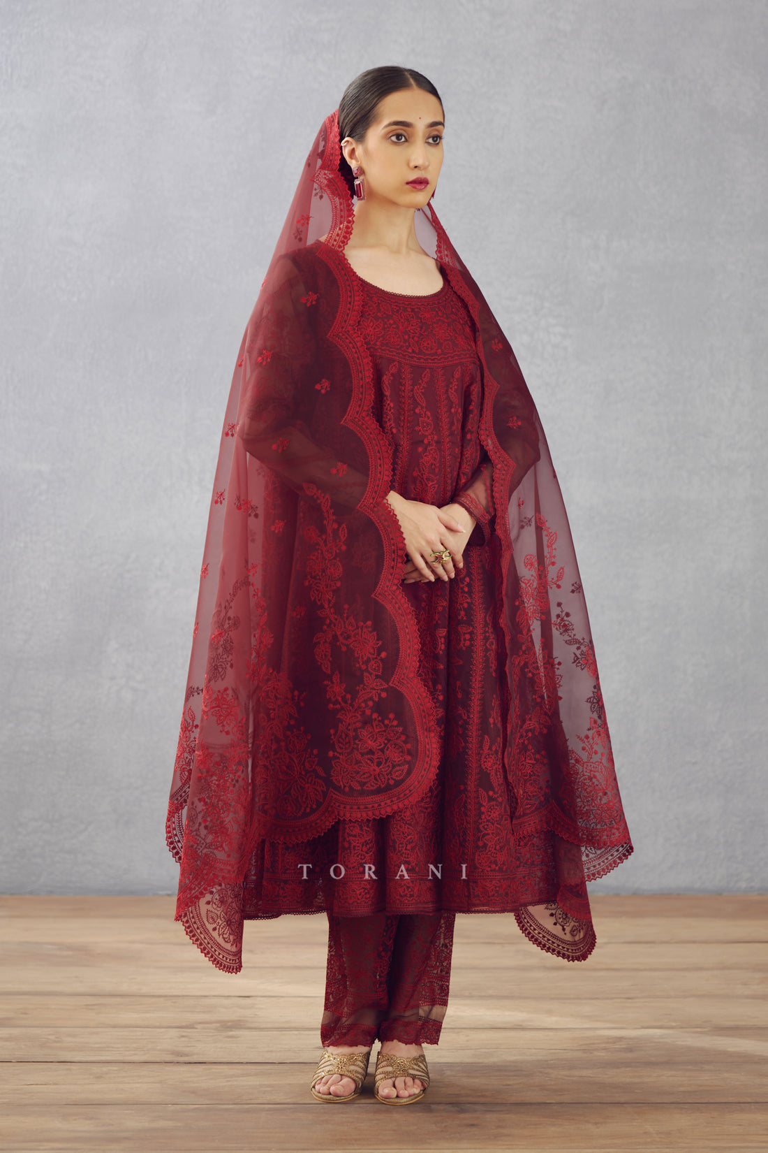 Gulnar Paavni Odhni