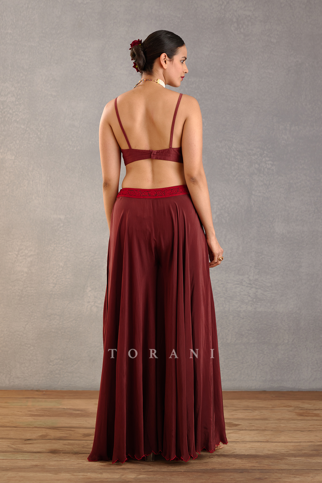 Gulnar Daavya Cape Set