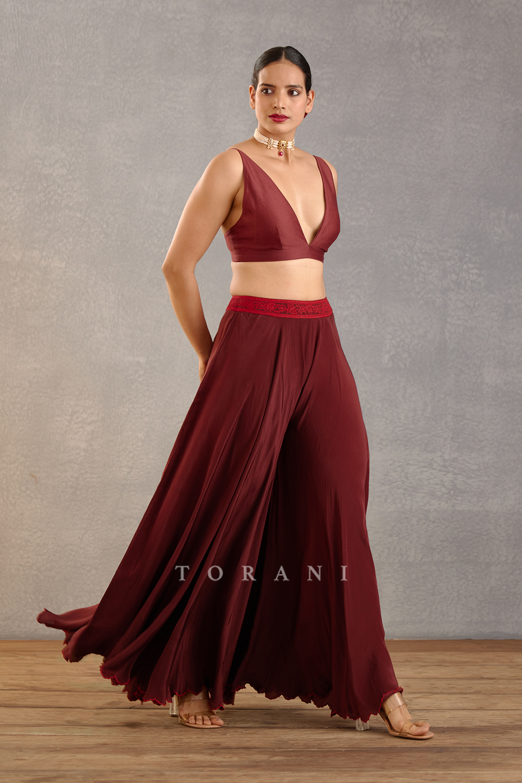 Gulnar Daavya Cape Set