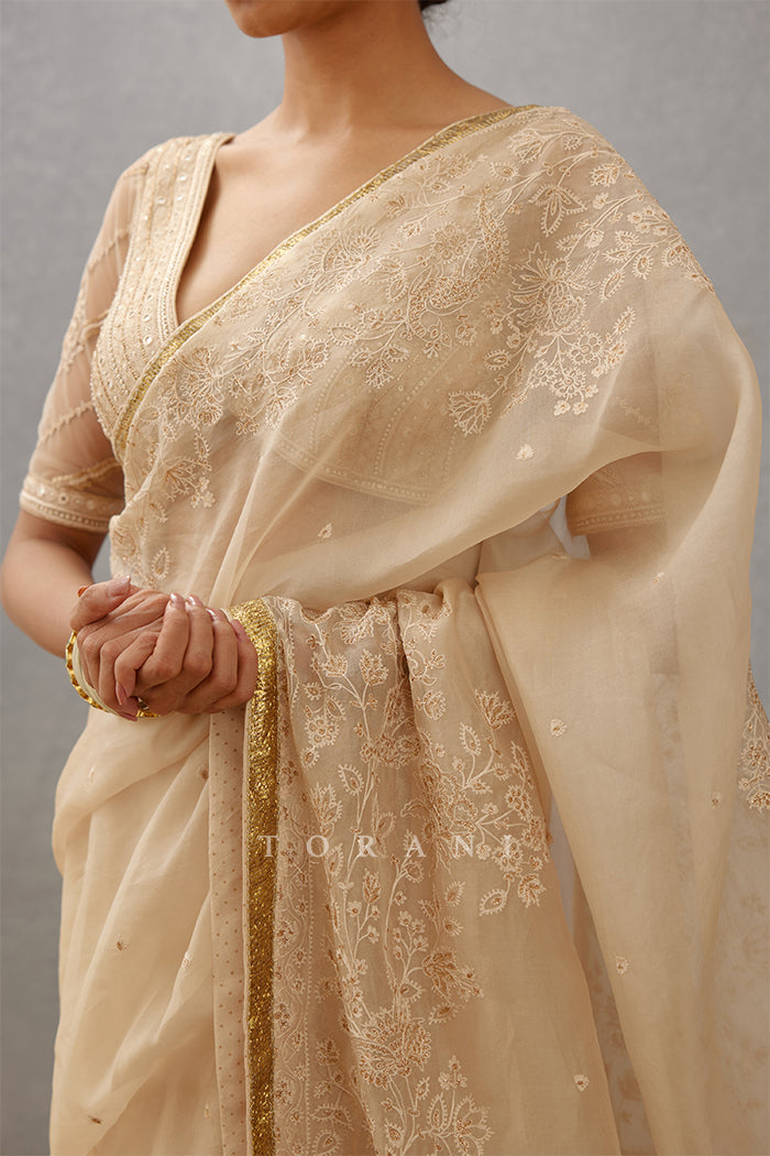 Alia Bhatt in our Mogra Chand Saree Set S / Ivory Alia Bhatt in our Mogra Chand Saree Set S / Ivory