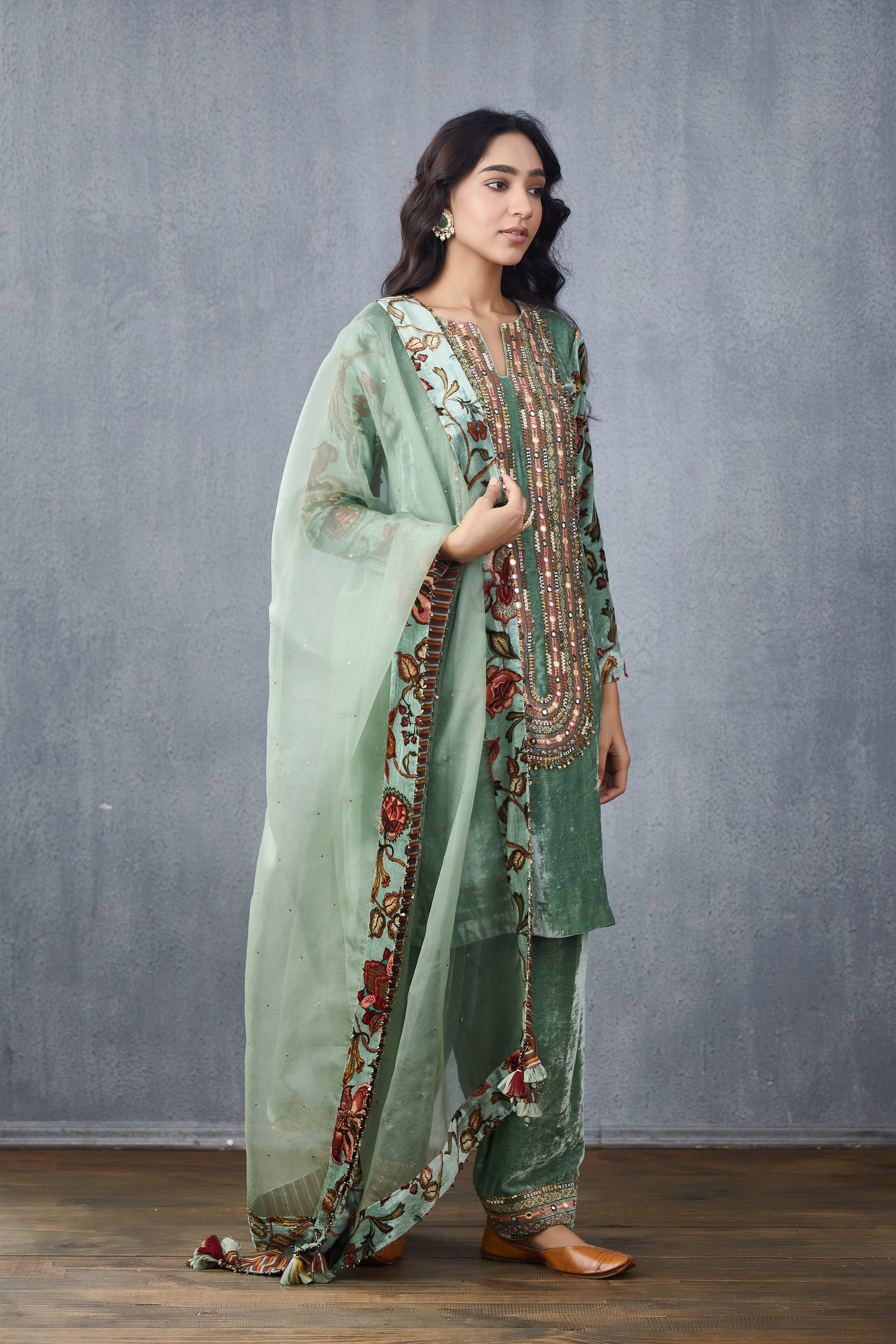 CHAMPA MAKHMAL FIRDOUS KURTA SET