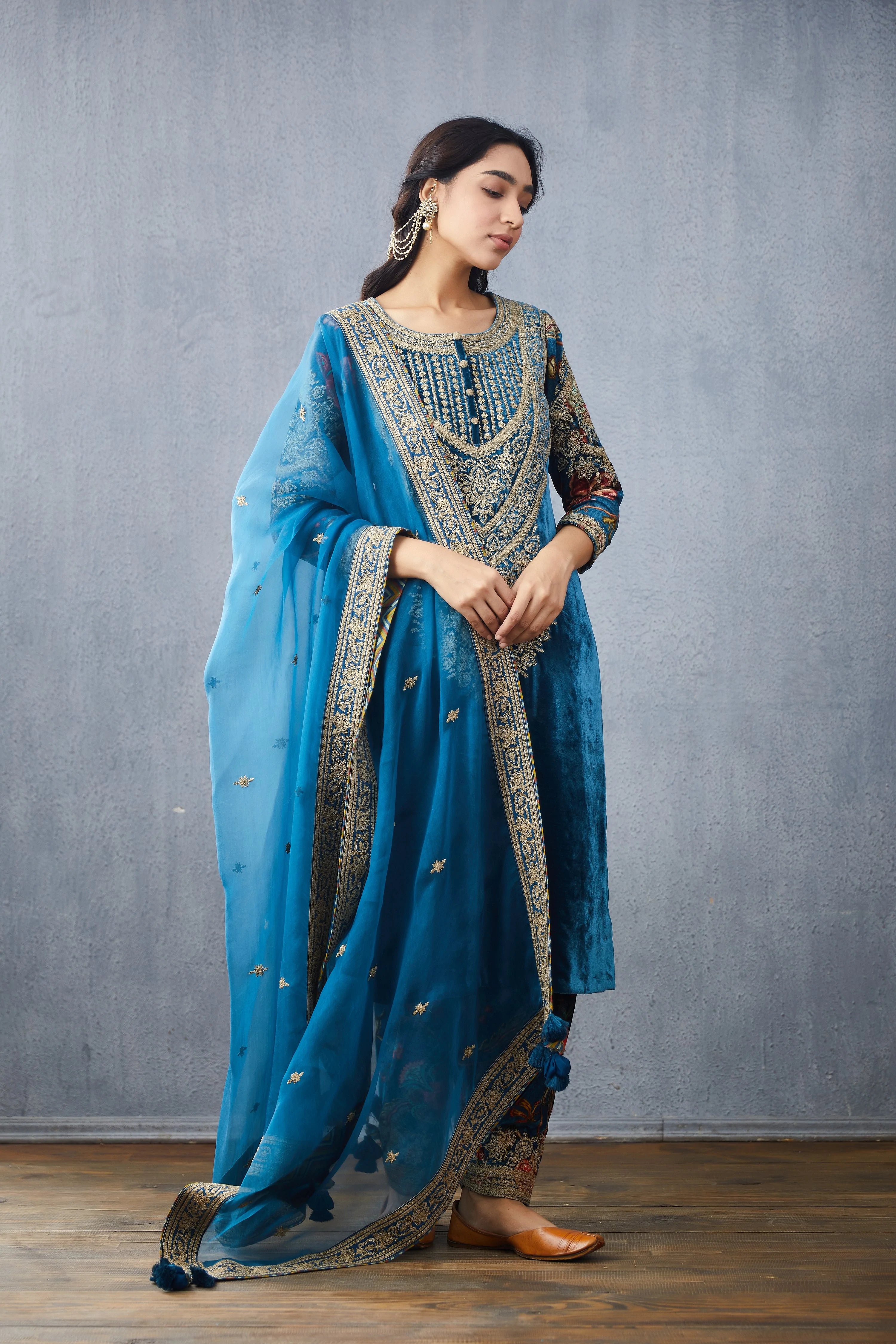 Tanya Maniktala in our Neelam Makhmal Revaa Kurta Set