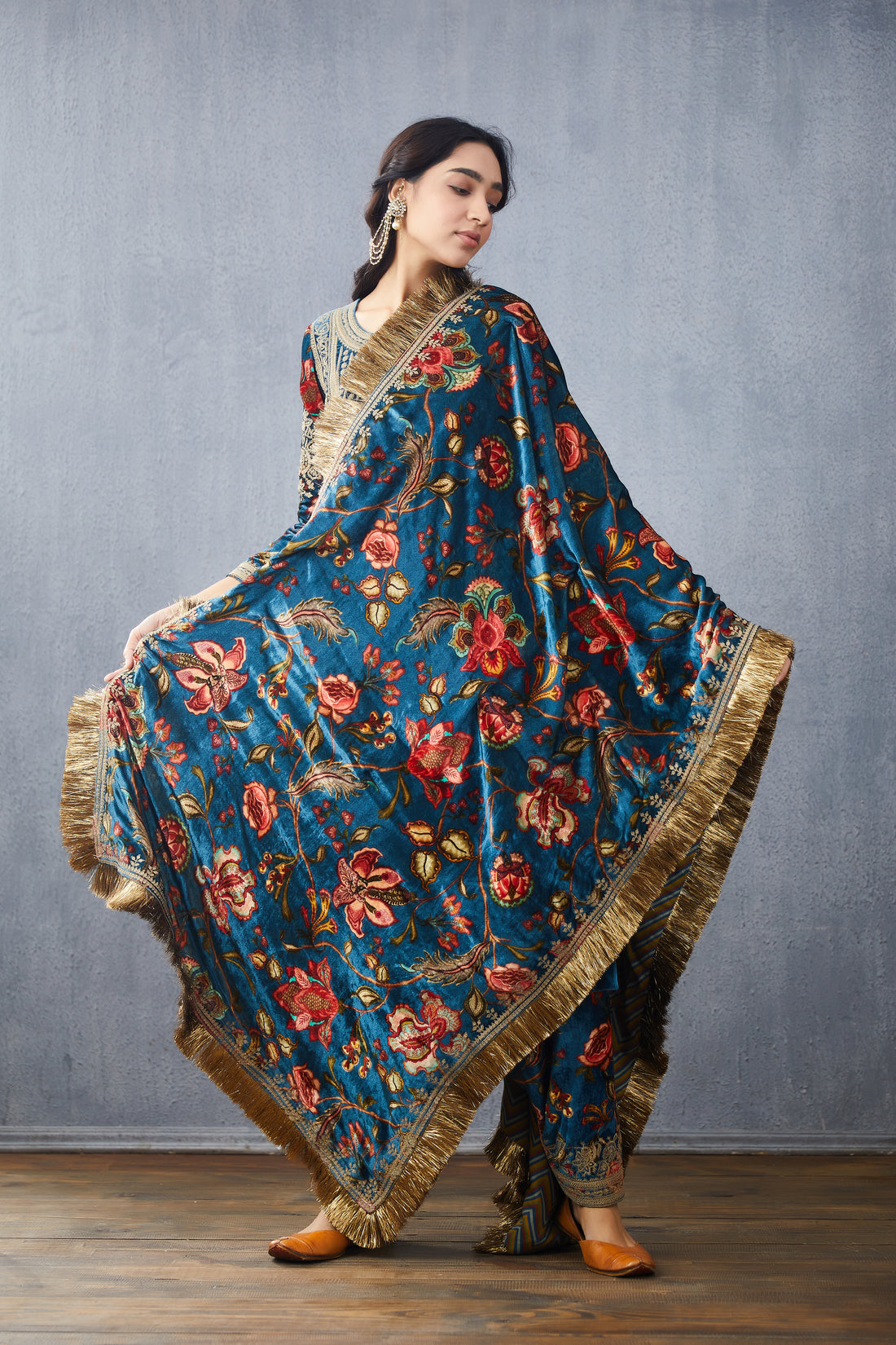 Neelam Aakifah Sona Jhallar Doshala