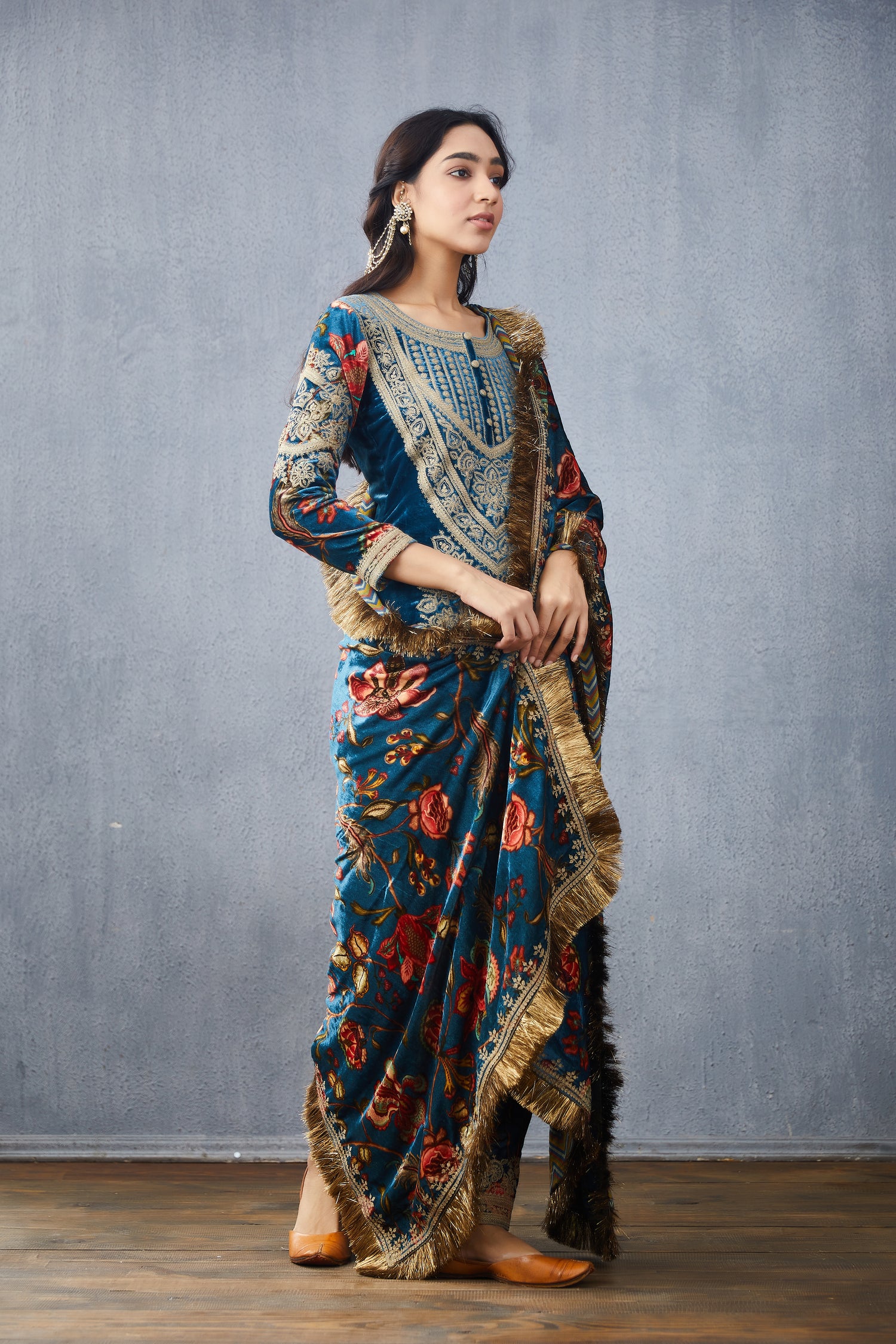 Neelam Aakifah Sona Jhallar Doshala