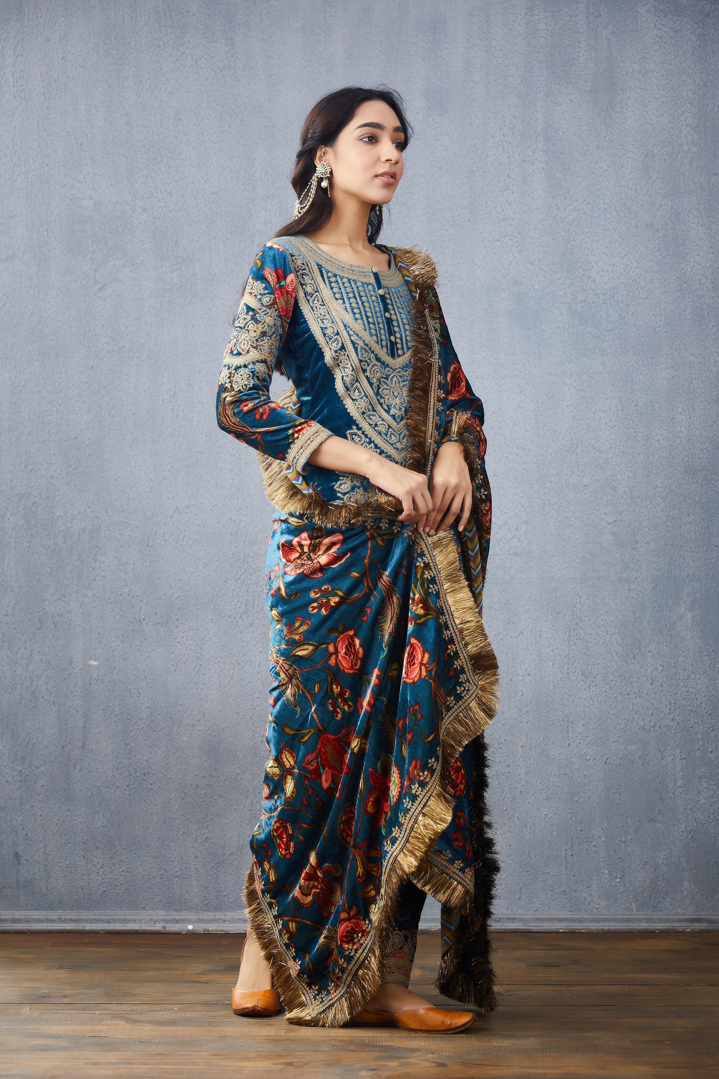 Neelam Aakifah Sona Jhallar Doshala