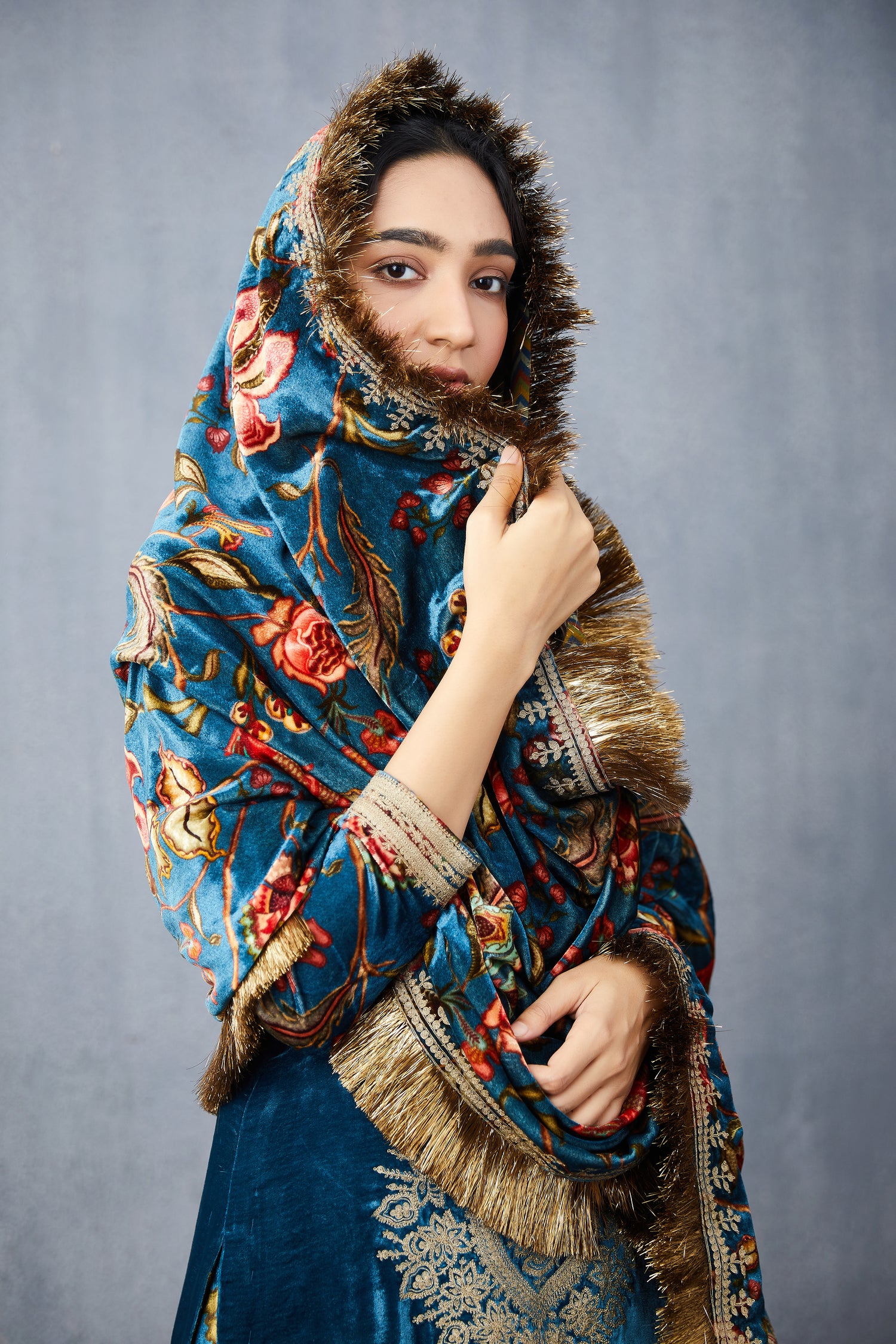 Neelam Aakifah Sona Jhallar Doshala