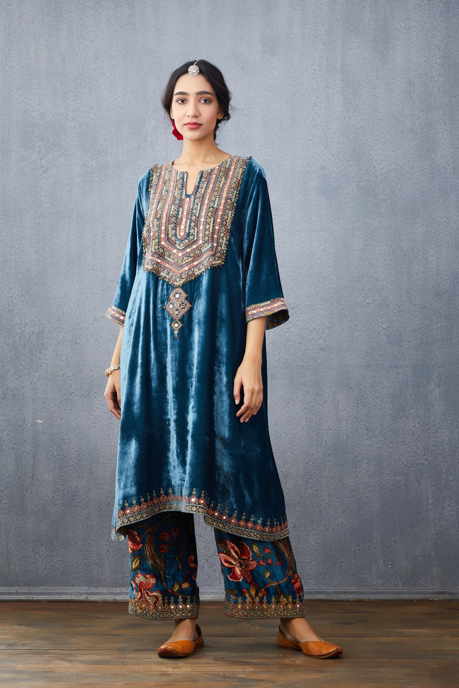 NEELAM MAKHMAL PAAKIZAH PHIRAN SET