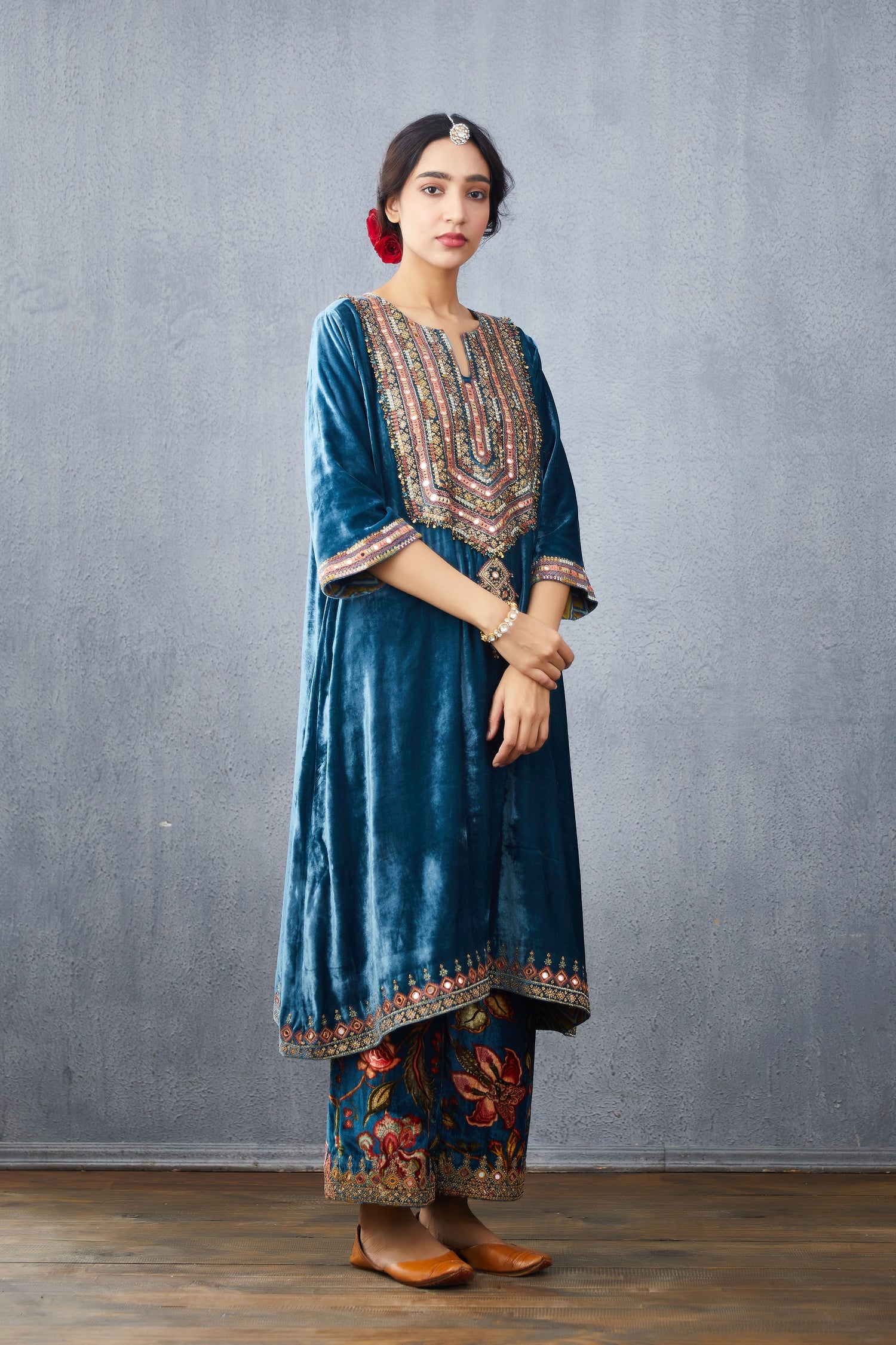 NEELAM MAKHMAL PAAKIZAH PHIRAN SET with hand embroidery