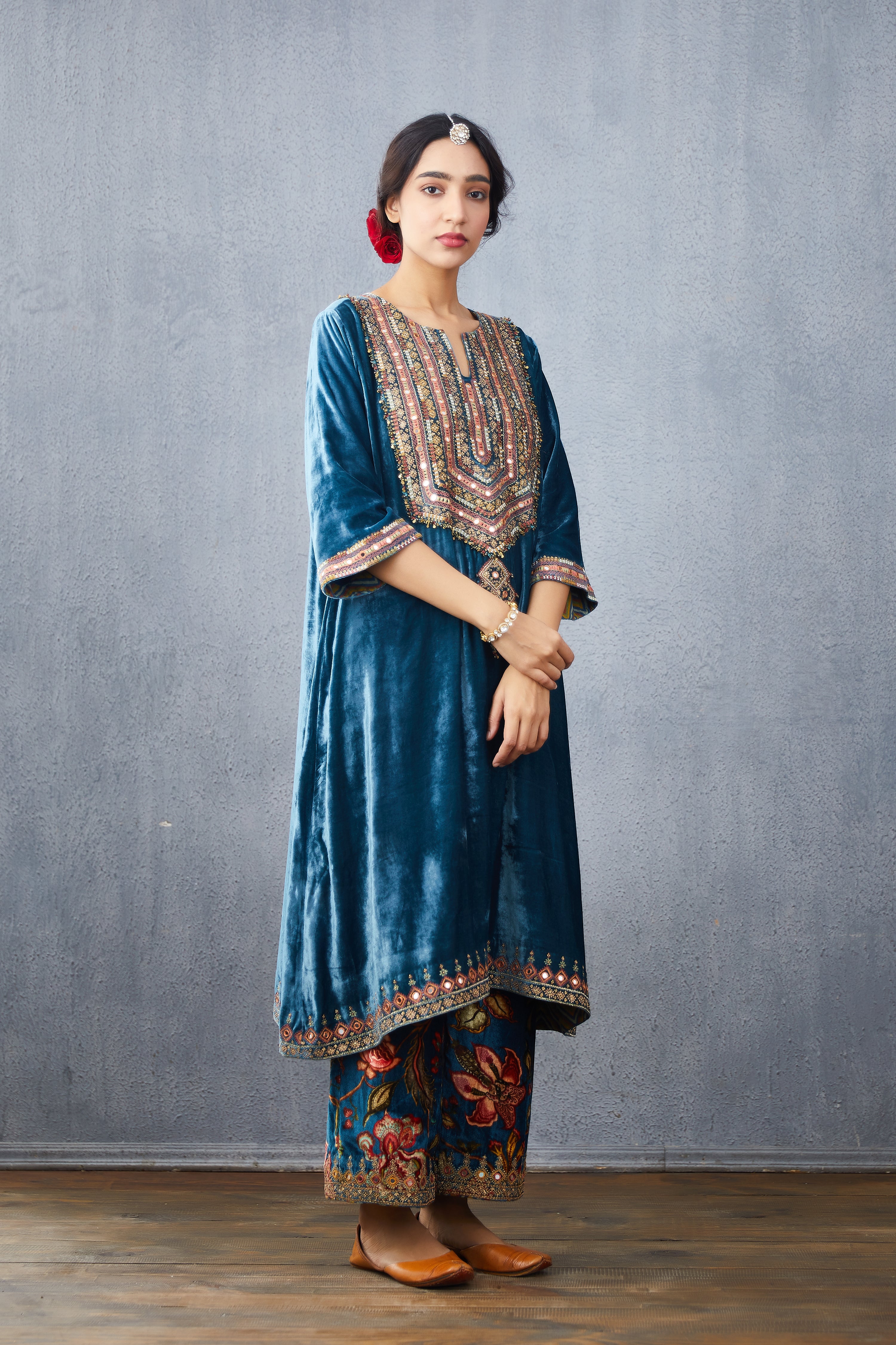 NEELAM MAKHMAL PAAKIZAH PHIRAN SET with hand embroidery