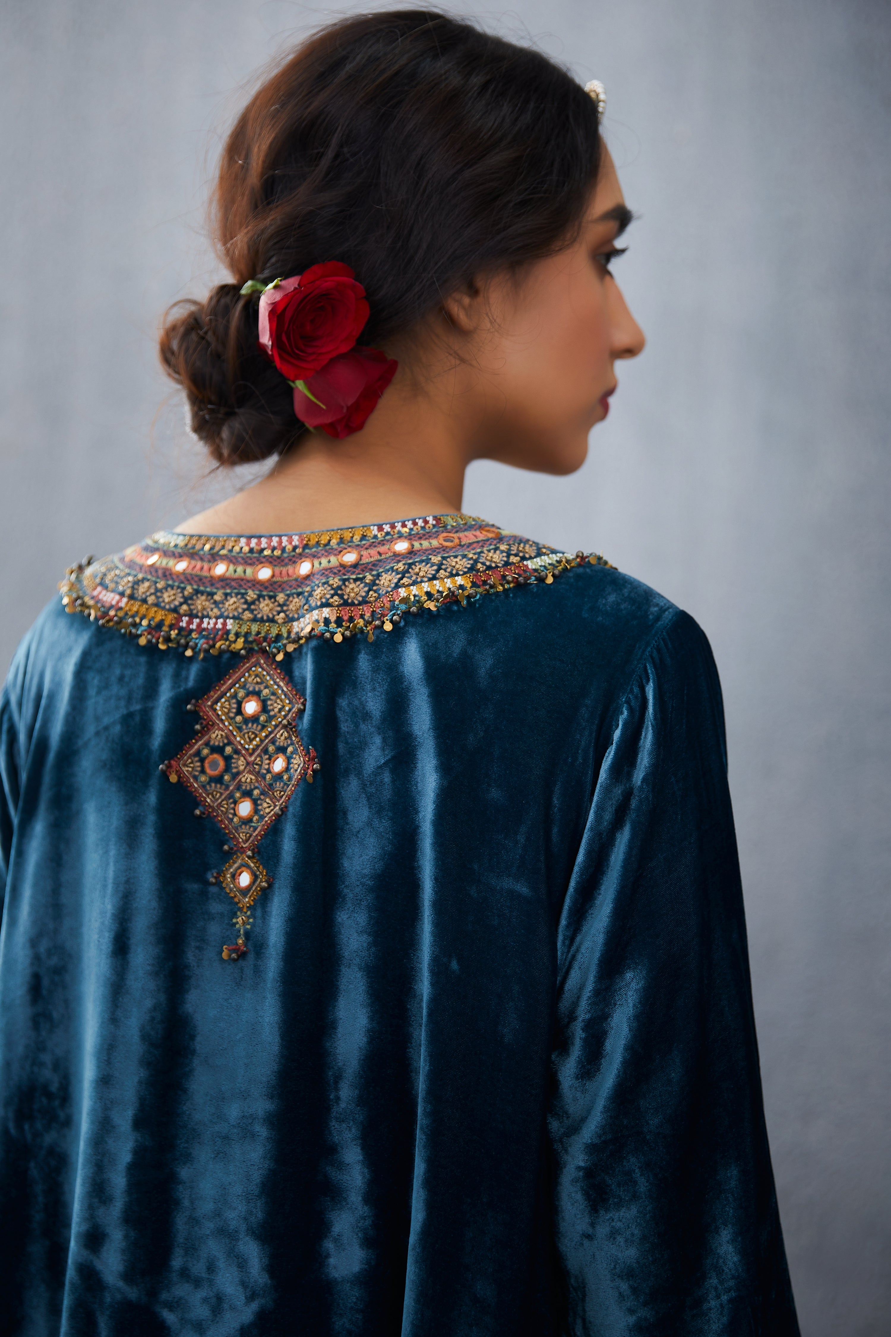 Neelam Makhmal Paakizah Kurta Set