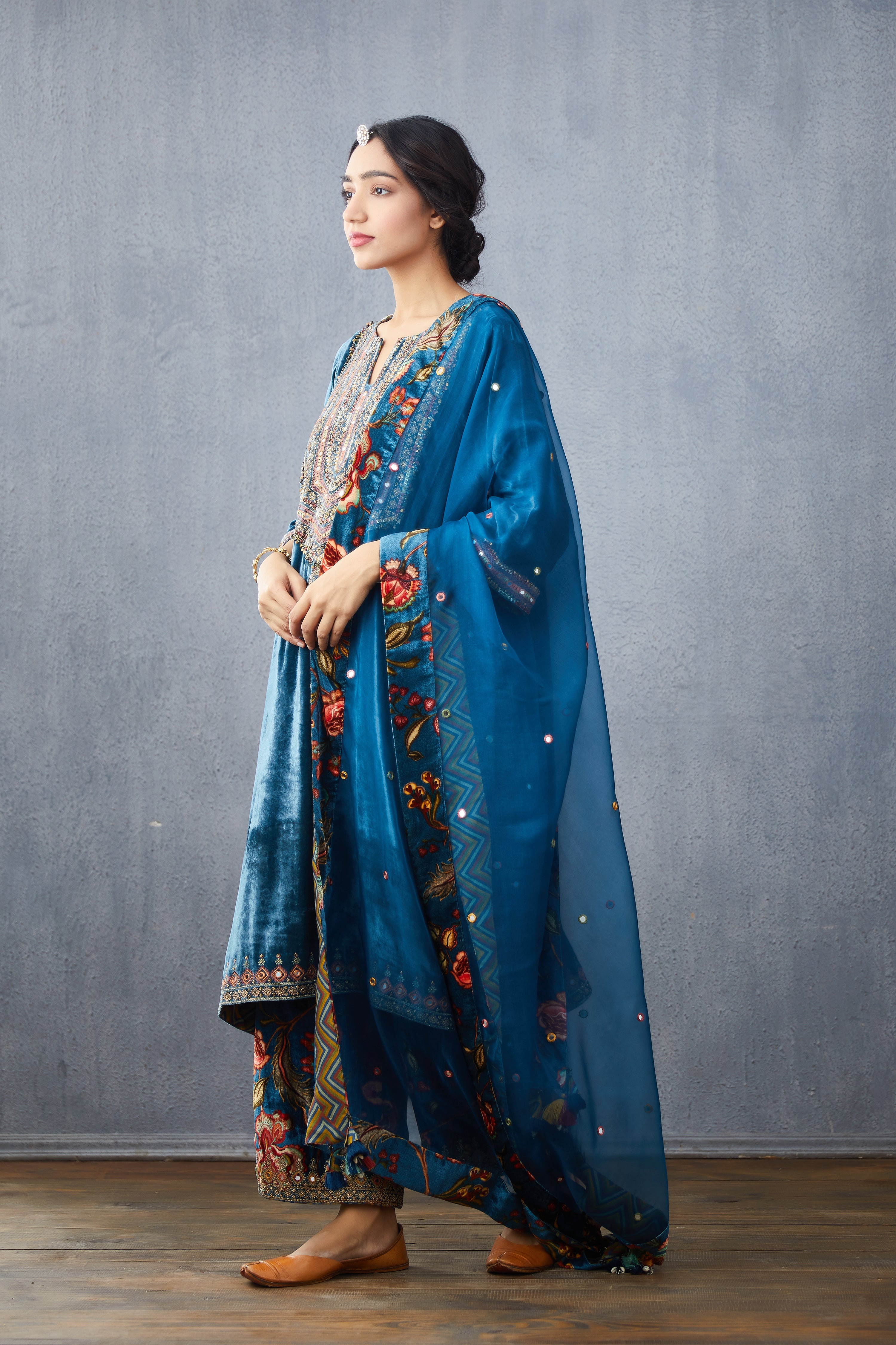 Neelam Firdouz Odhni