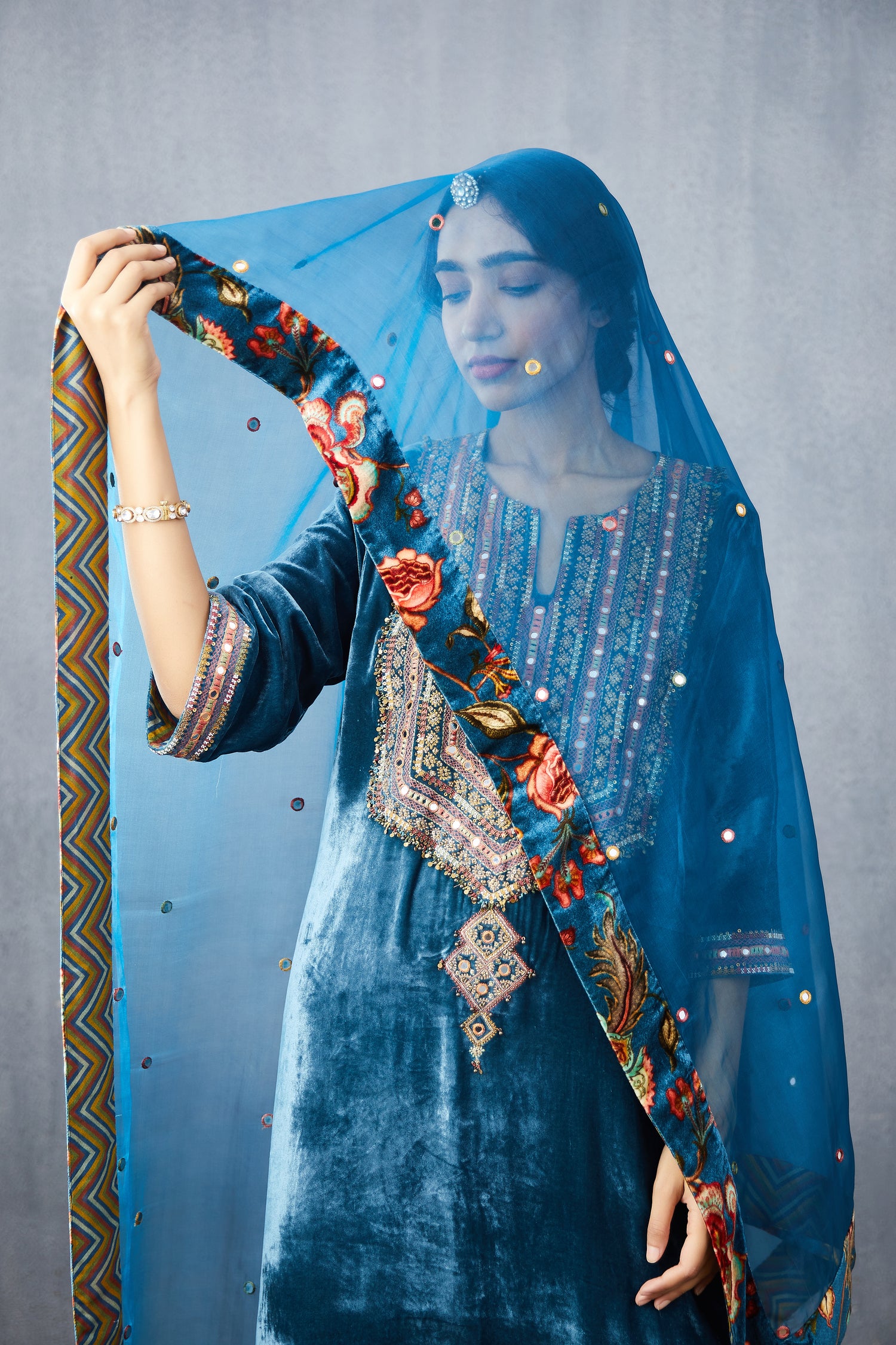 Neelam Firdouz Odhni