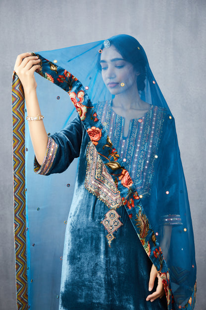 Neelam Firdouz Odhni