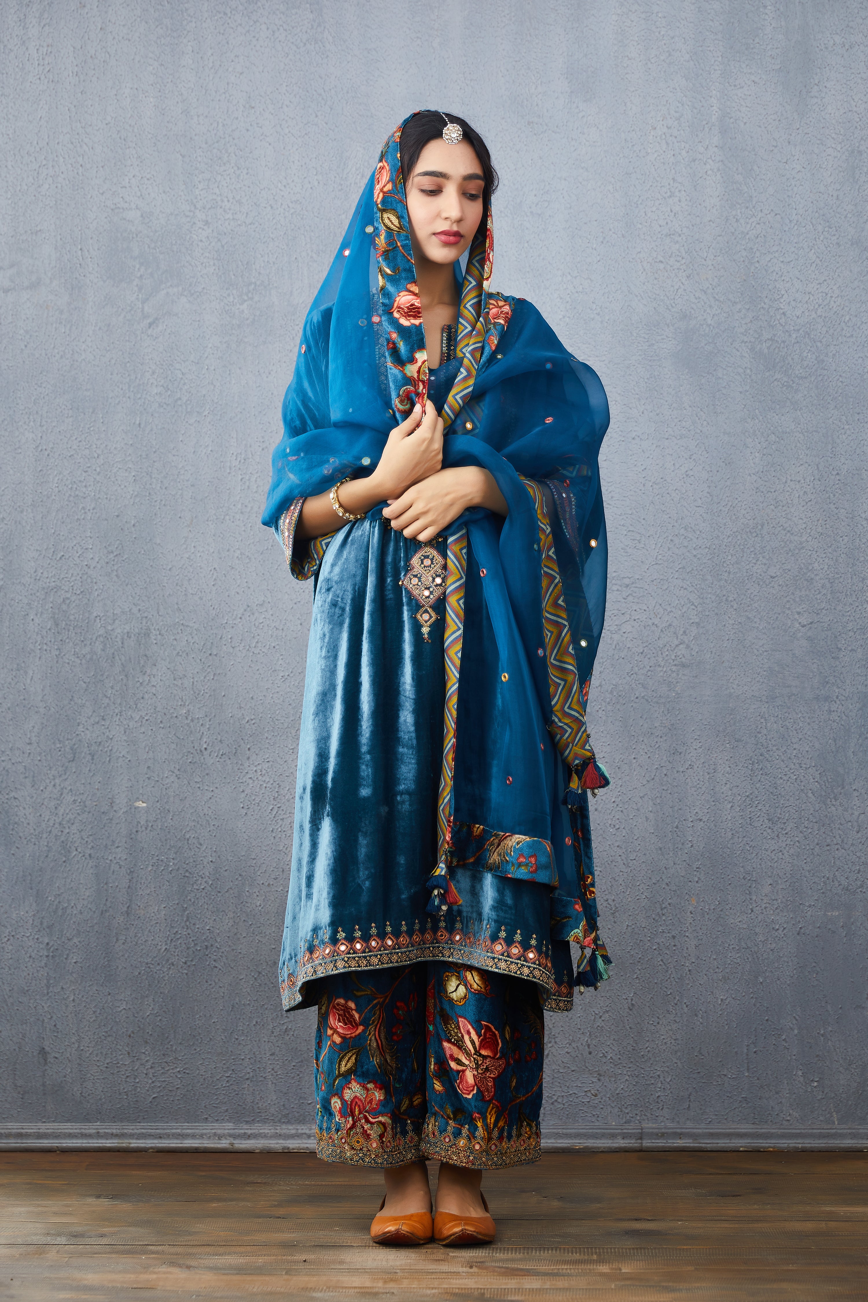 Neelam Firdouz Odhni