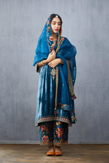 Neelam Firdouz Odhni