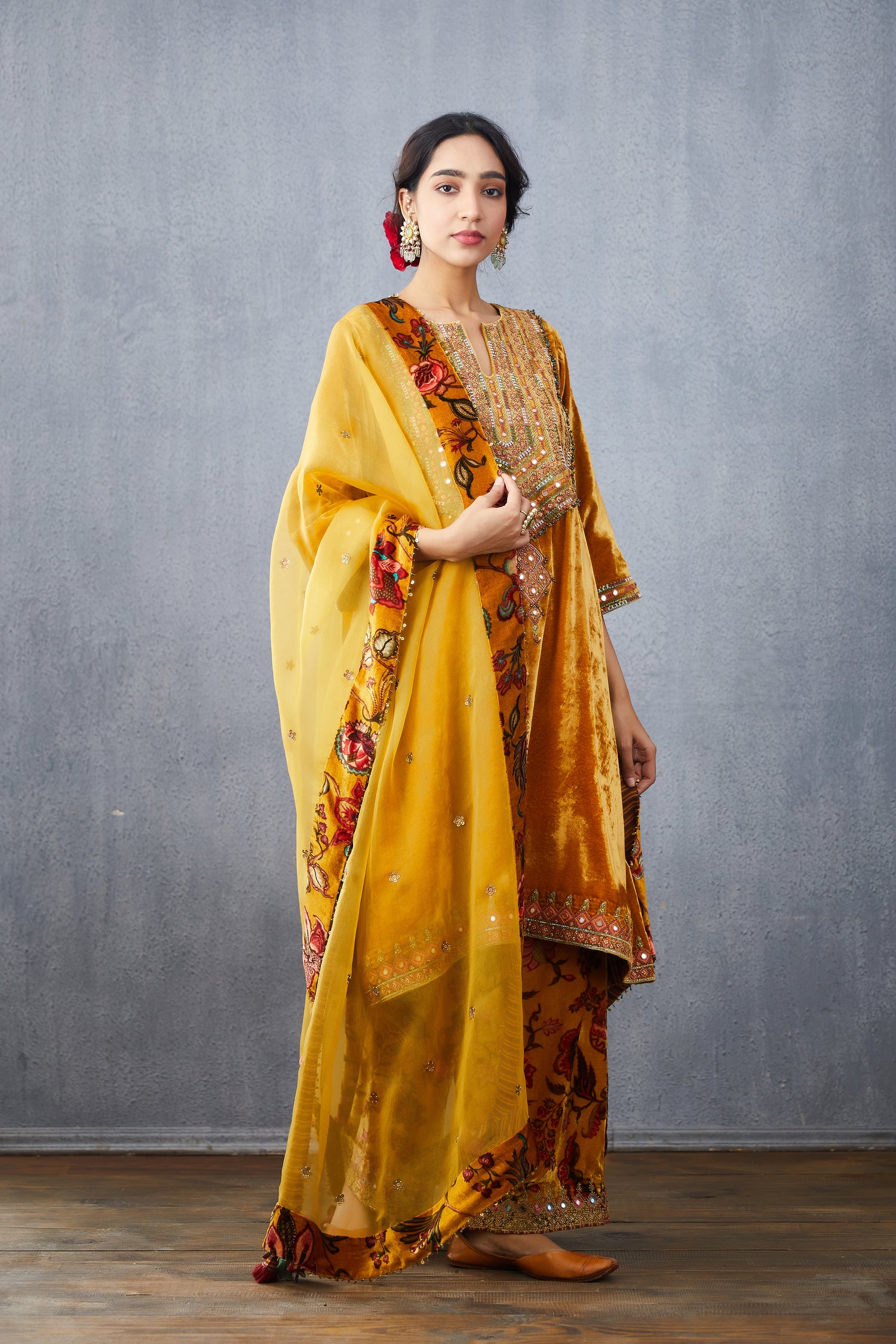 Sunehra Firdous Odhni