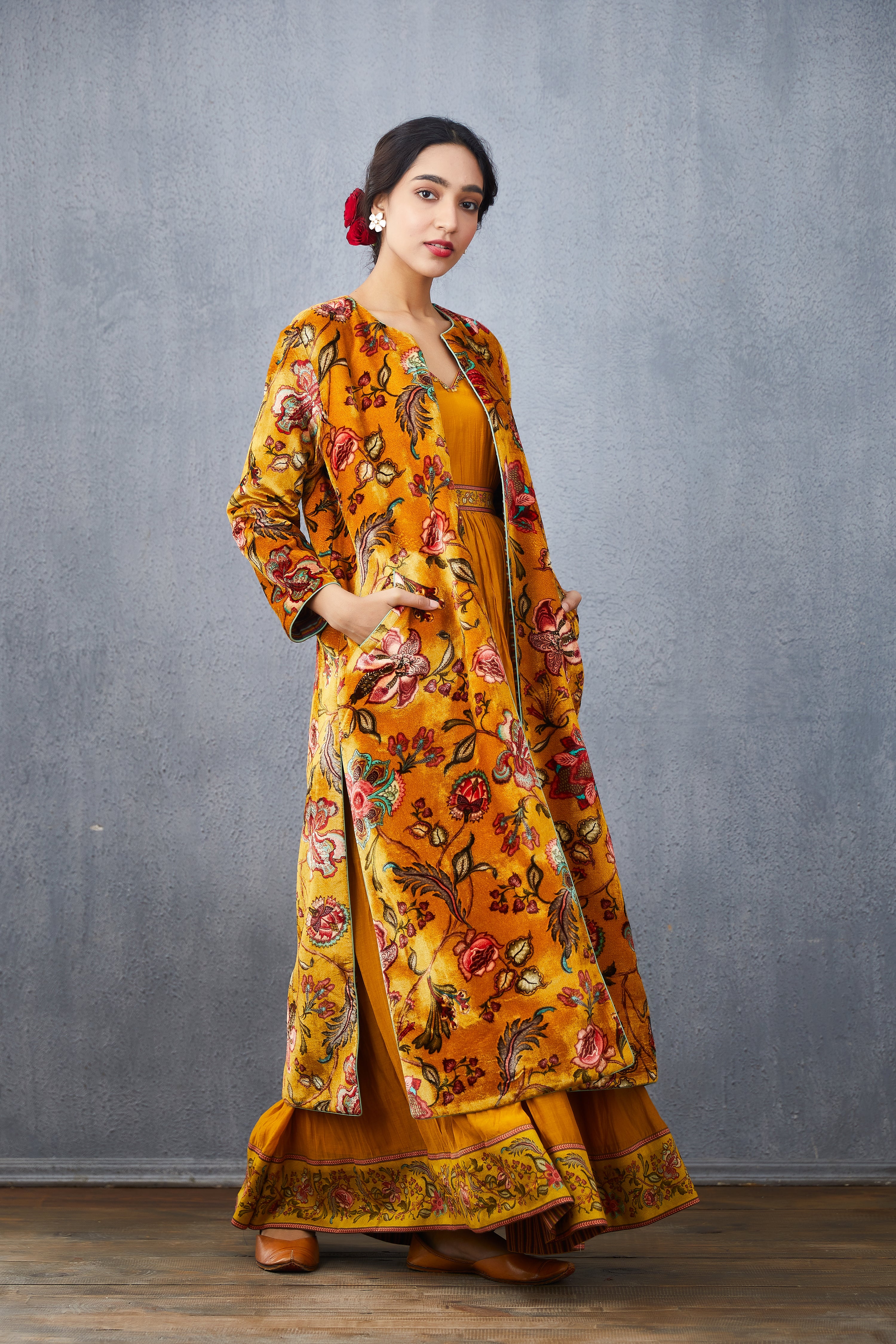 Sunehra Makhmal Dhuni Jacket – Torani India
