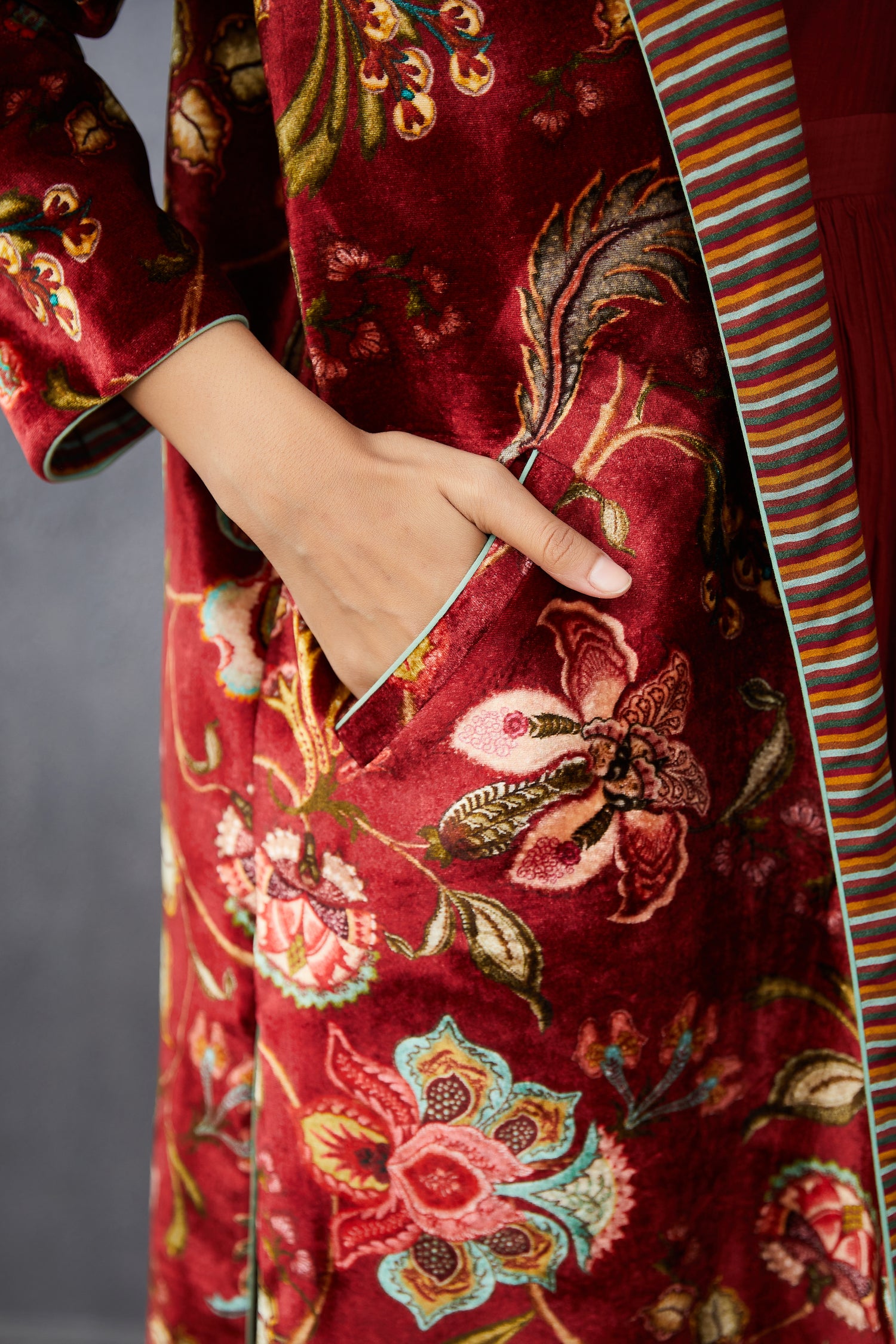 Gudhal Makhmal Dhuni Jacket