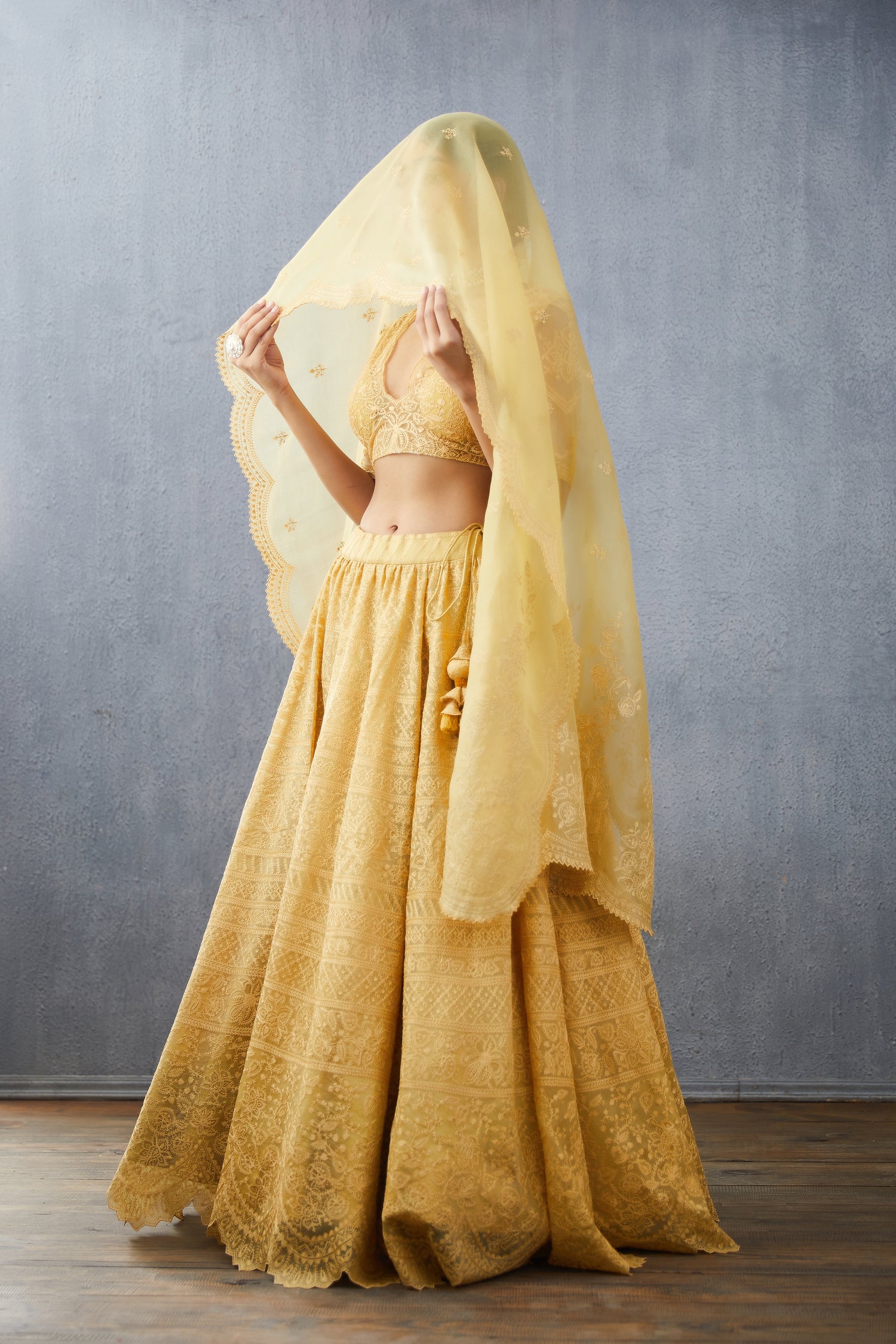 Sunehra Advaita Odhni