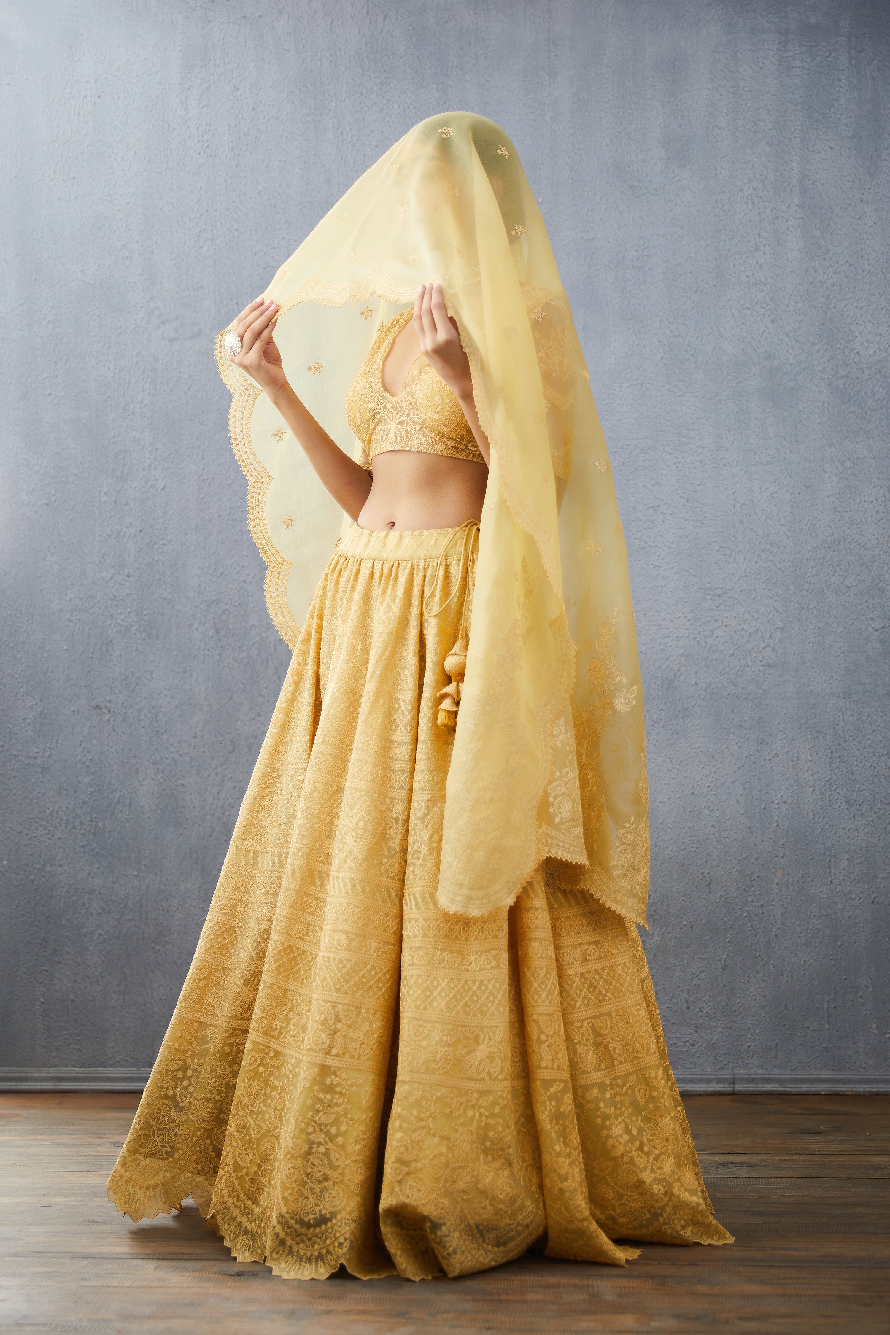 Sunehra Advaita Odhni