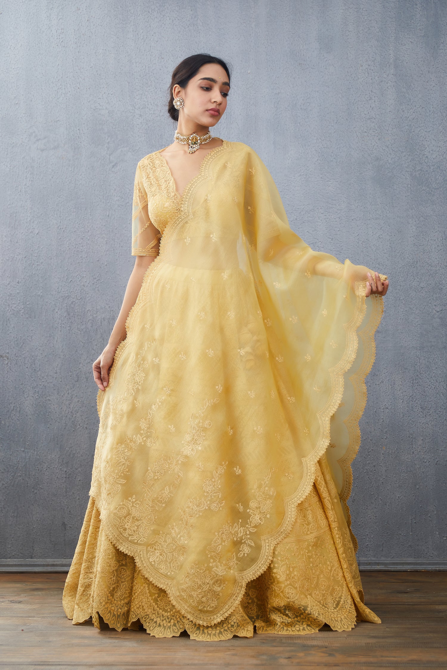 Sunehra Advaita Odhni