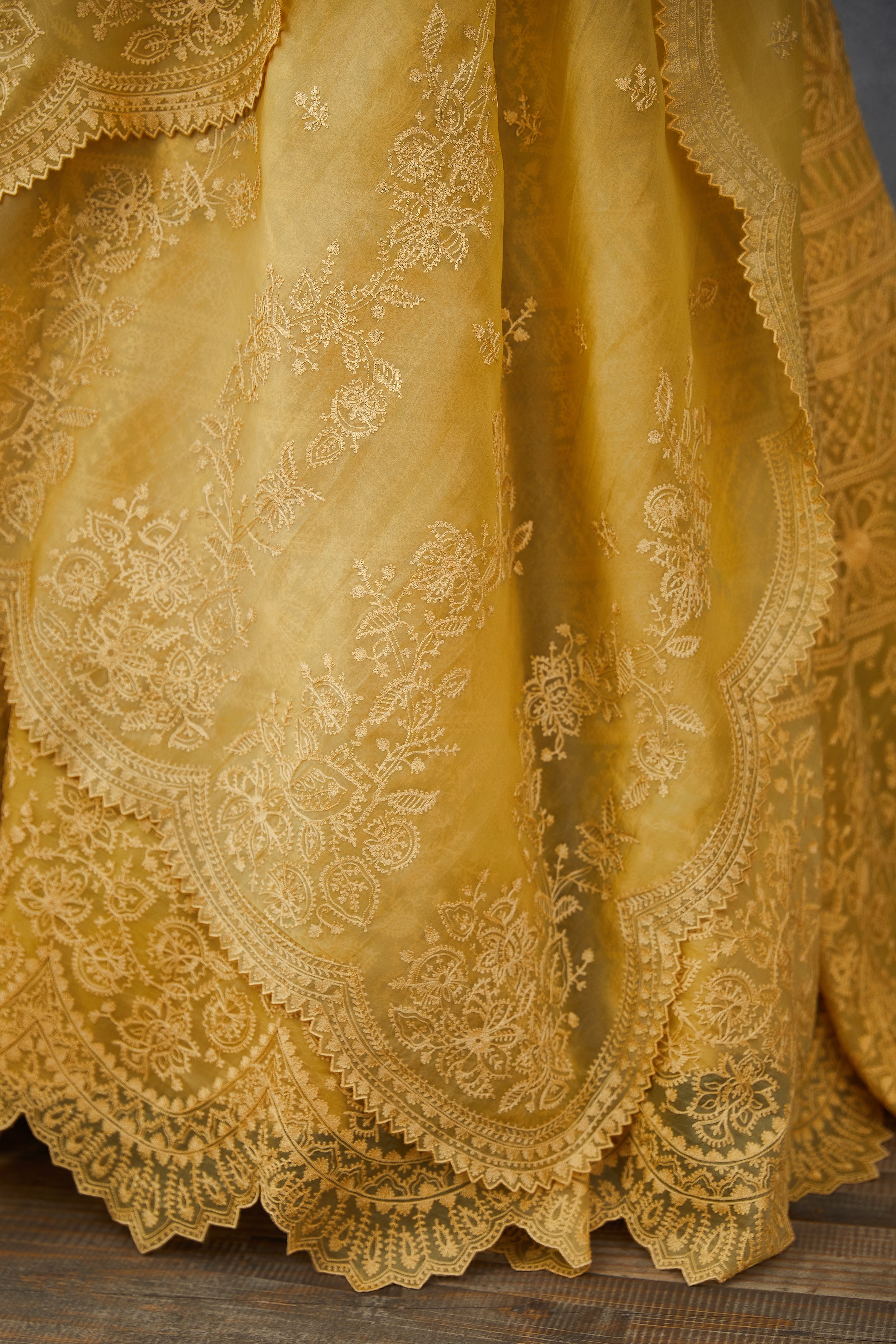 Sunehra Advaita Odhni