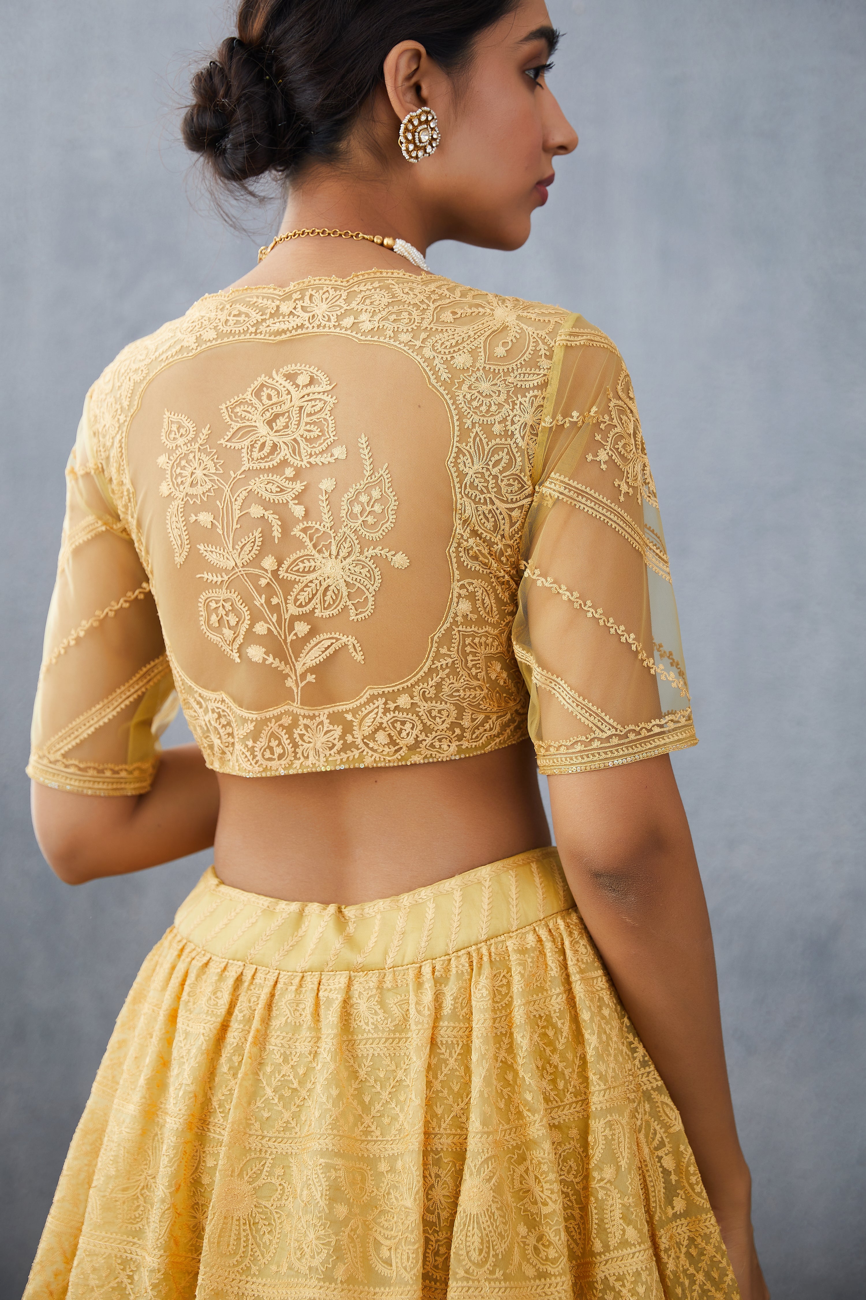 Sunehra Advaita Odhni